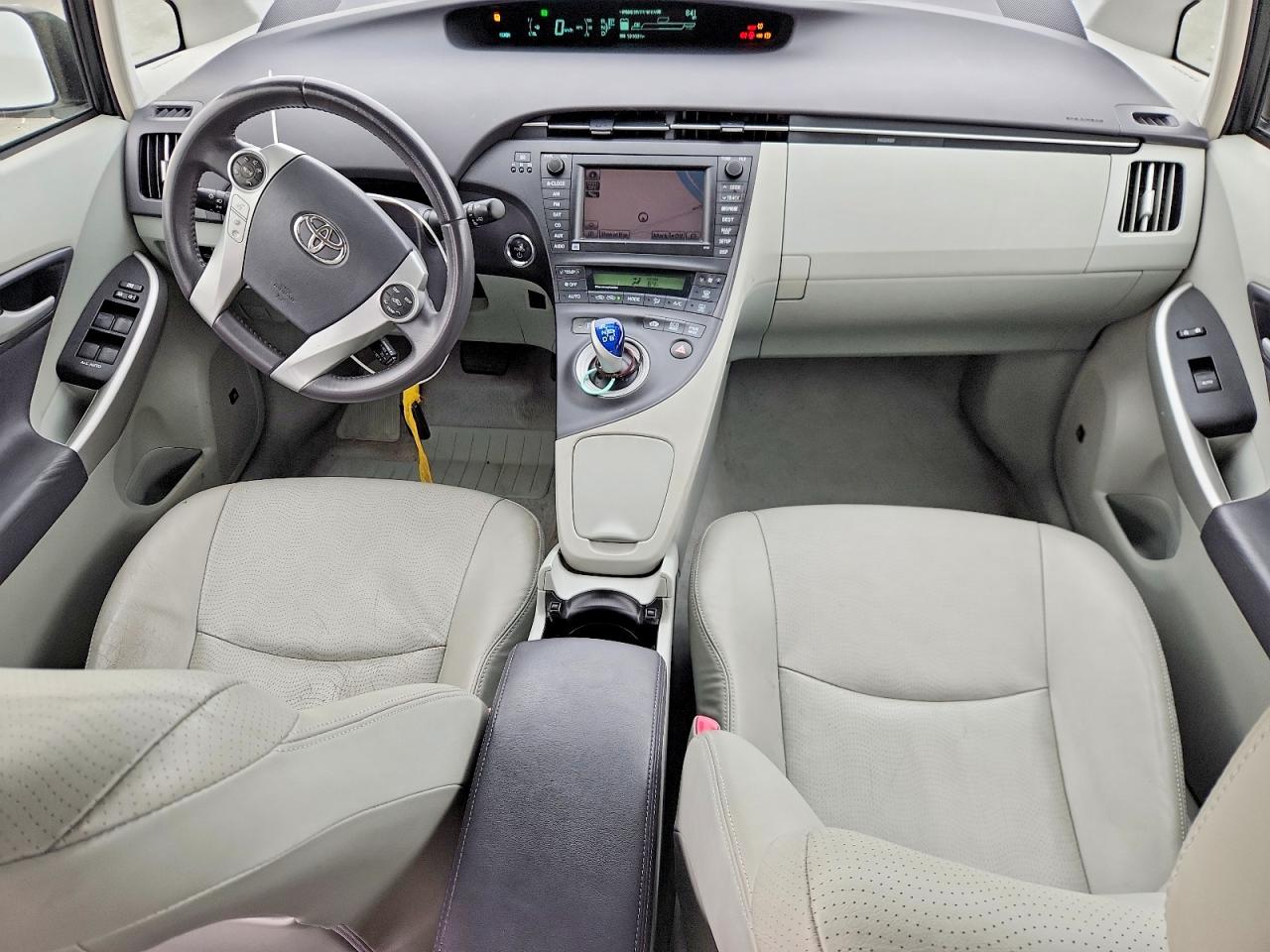 2010 Toyota Prius V Белый vin: JTDKN3DU9A0103296