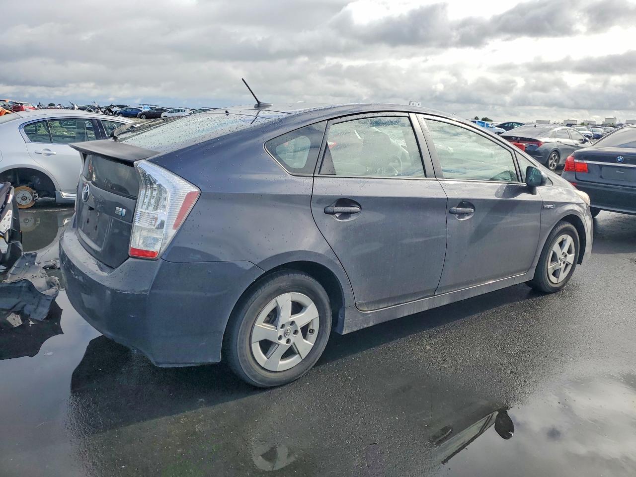 2011 Toyota Prius Three Gray vin: JTDKN3DU9B0248422