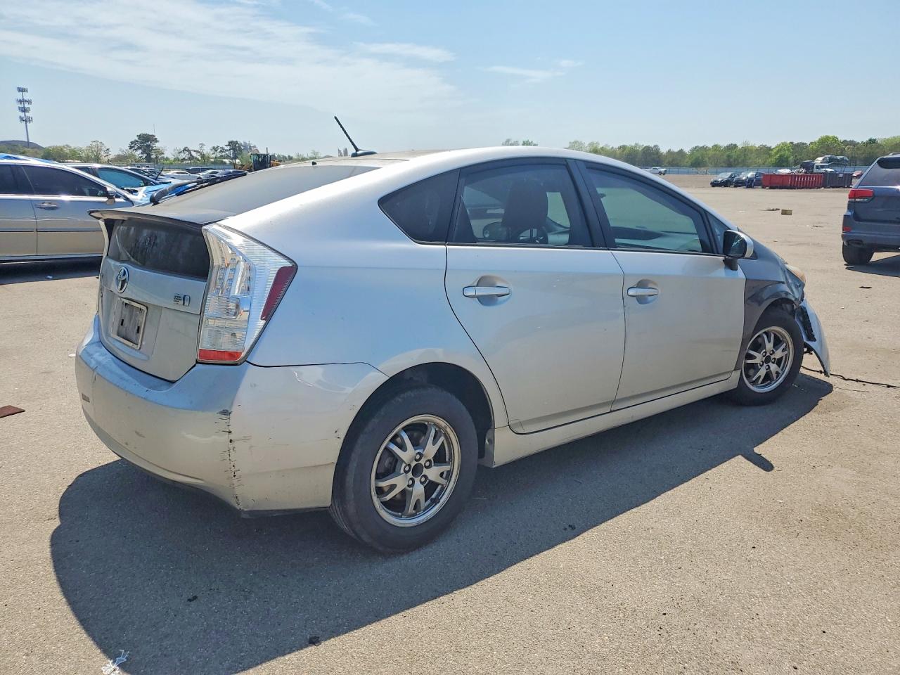 2011 Toyota Prius Three Silver vin: JTDKN3DU9B0255029