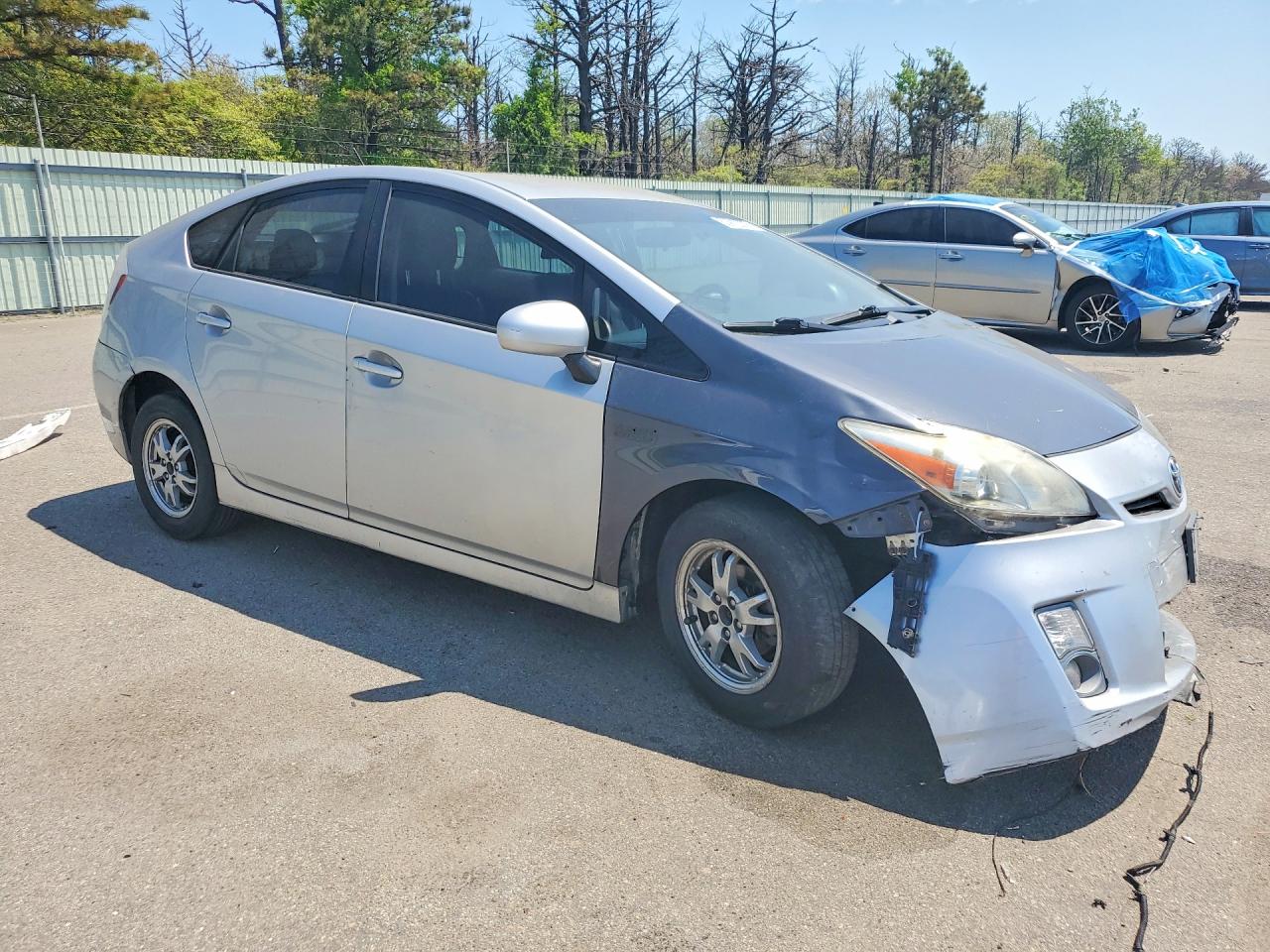 2011 Toyota Prius Three Silver vin: JTDKN3DU9B0255029