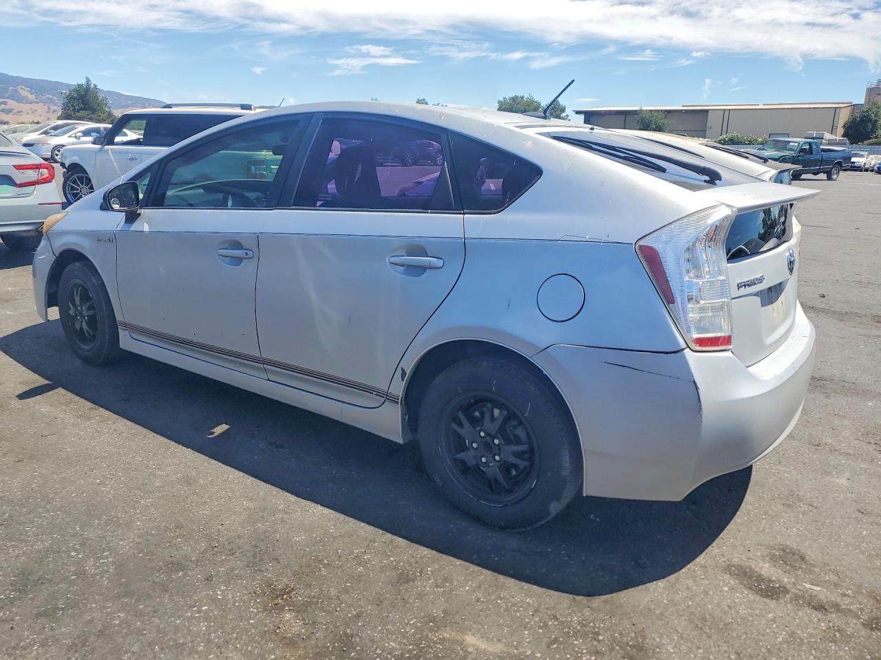 2011 Toyota Prius Two Серебряный vin: JTDKN3DU9B0268105