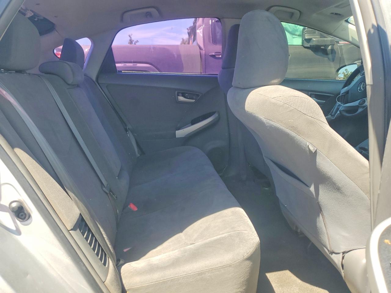 2011 Toyota Prius Two Серебряный vin: JTDKN3DU9B0268105