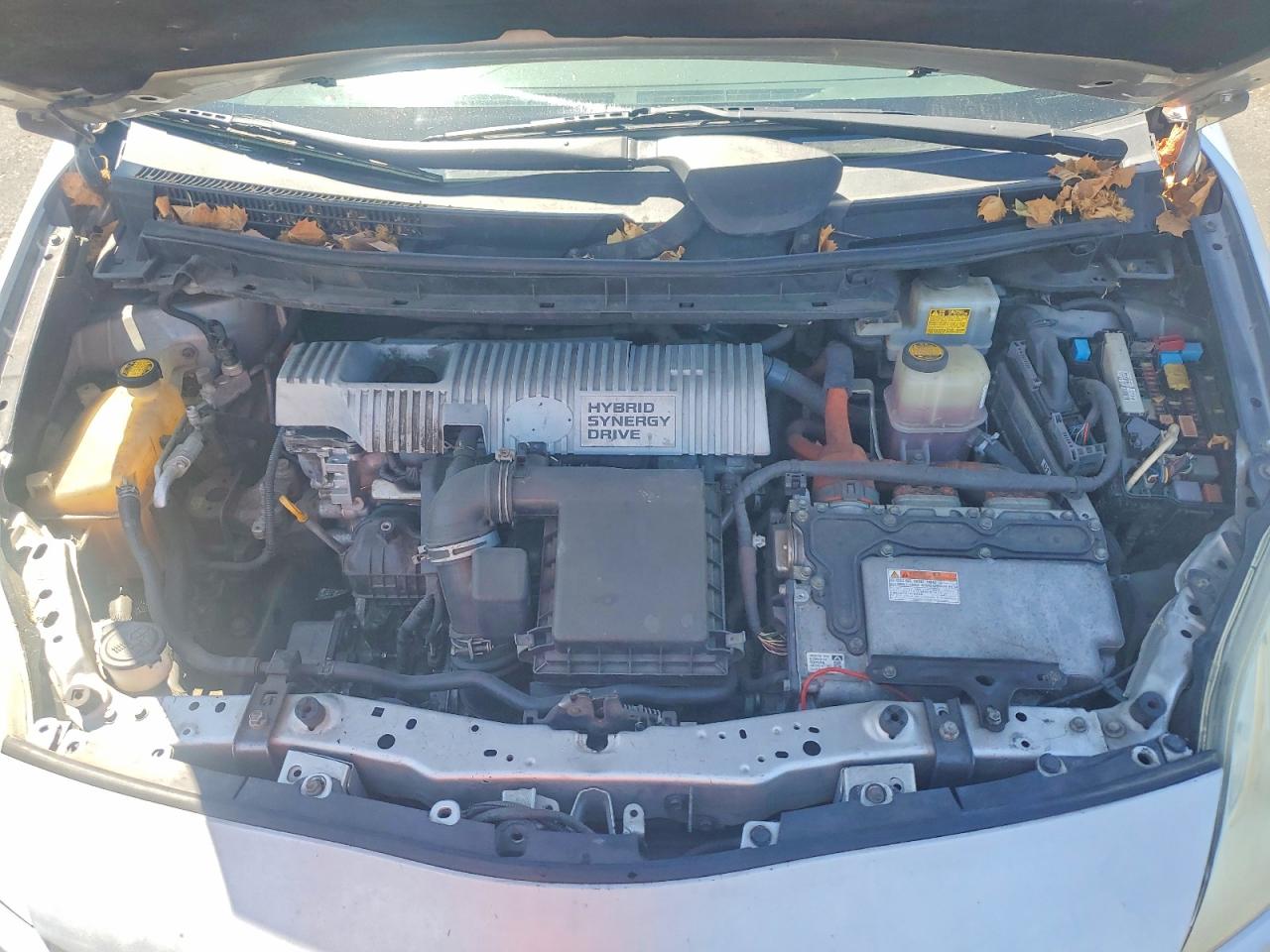 2011 Toyota Prius Two Серебряный vin: JTDKN3DU9B0268105