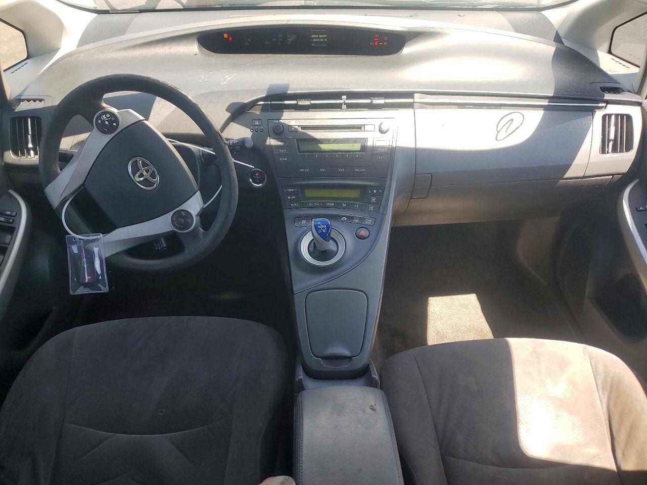 2011 Toyota Prius Two Серебряный vin: JTDKN3DU9B0268105