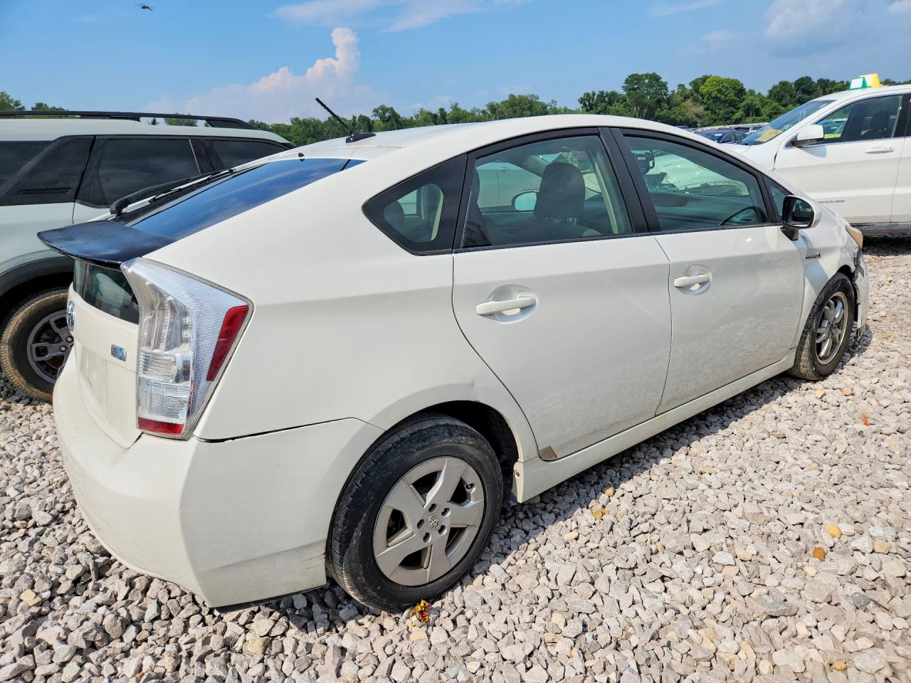 2011 Toyota Prius Two White vin: JTDKN3DU9B0328402