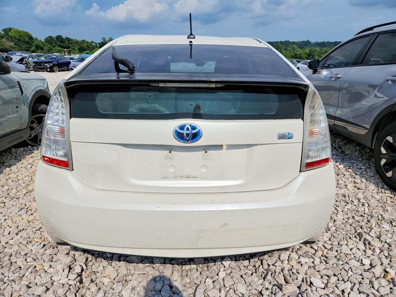 2011 Toyota Prius Two White vin: JTDKN3DU9B0328402