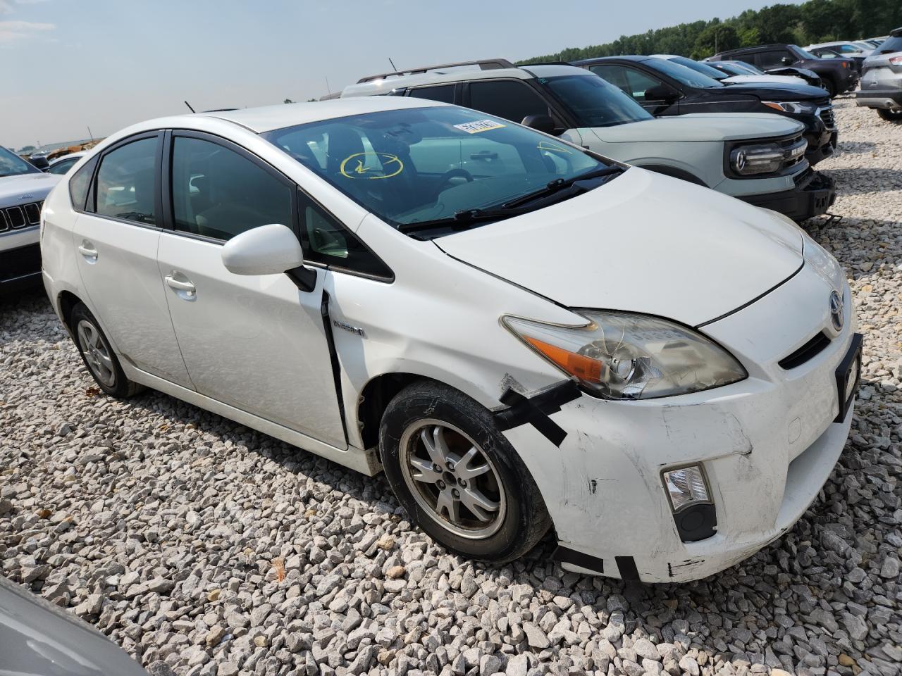 2011 Toyota Prius Two White vin: JTDKN3DU9B0328402 Damage: Right Front Fender, Broken, Replacement Required