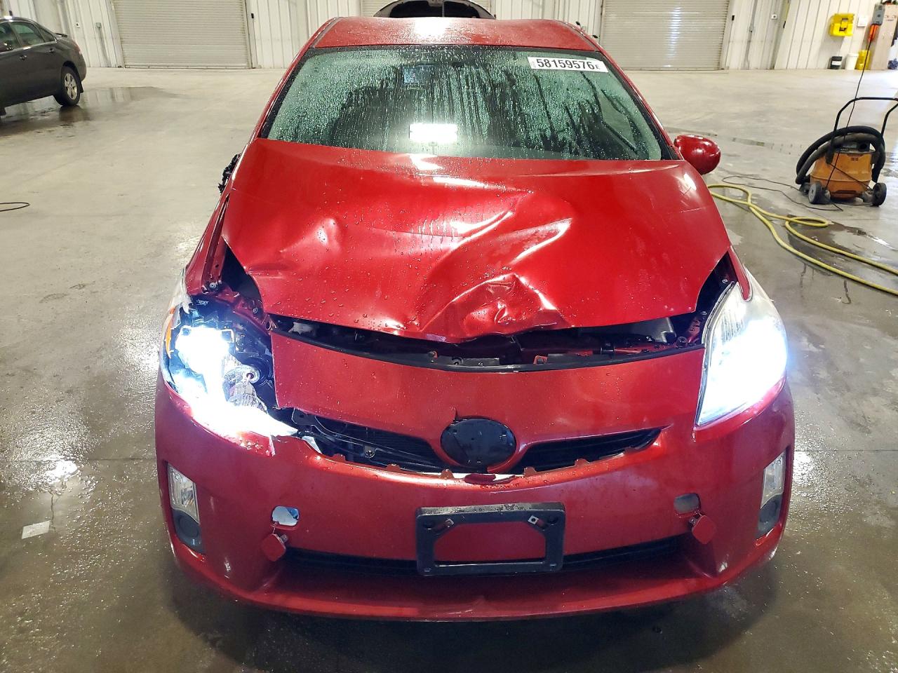 2011 Toyota Prius Two Красный vin: JTDKN3DU9B1361538