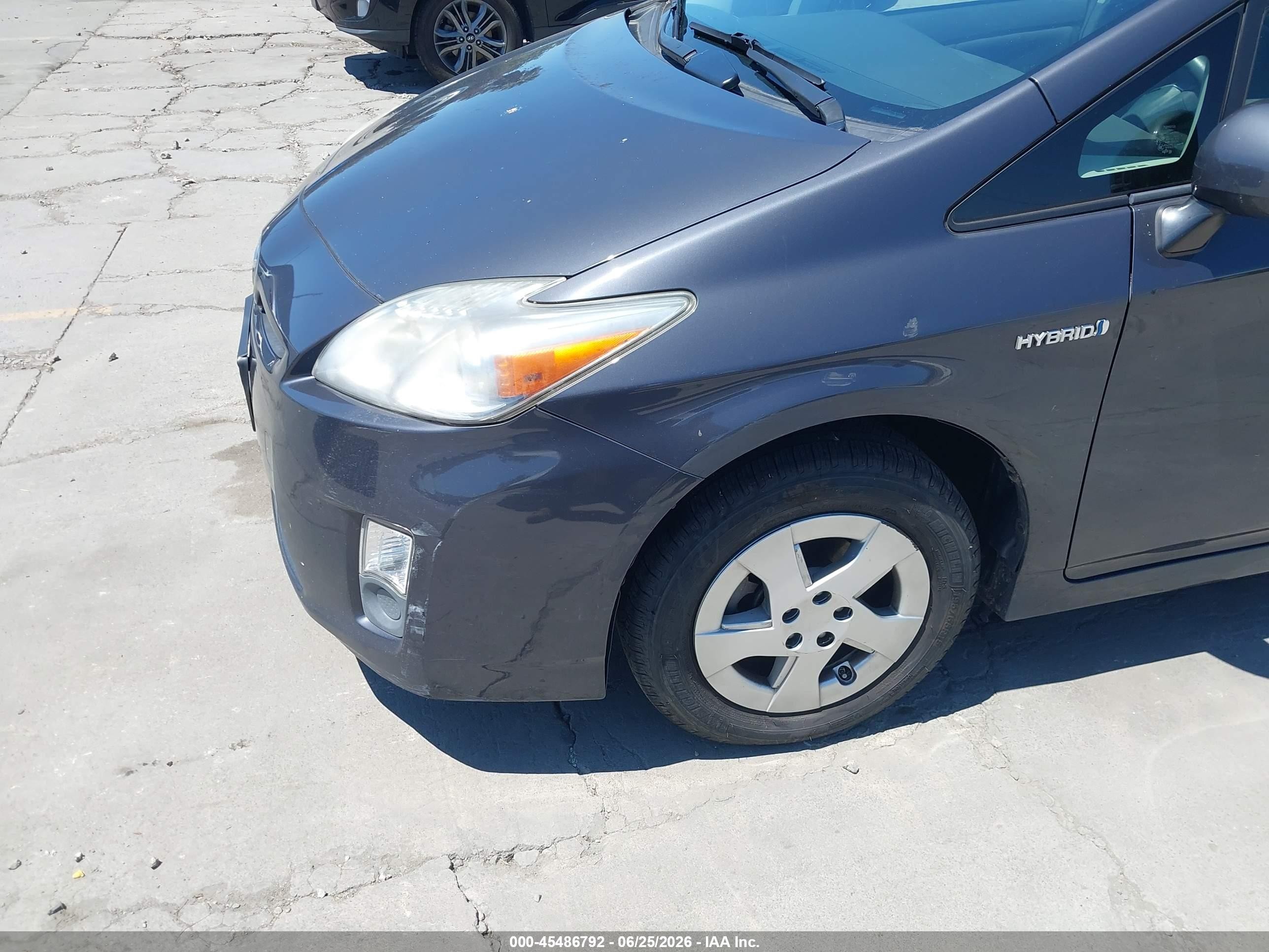 2011 Toyota Prius Two Серый vin: JTDKN3DU9B1409765