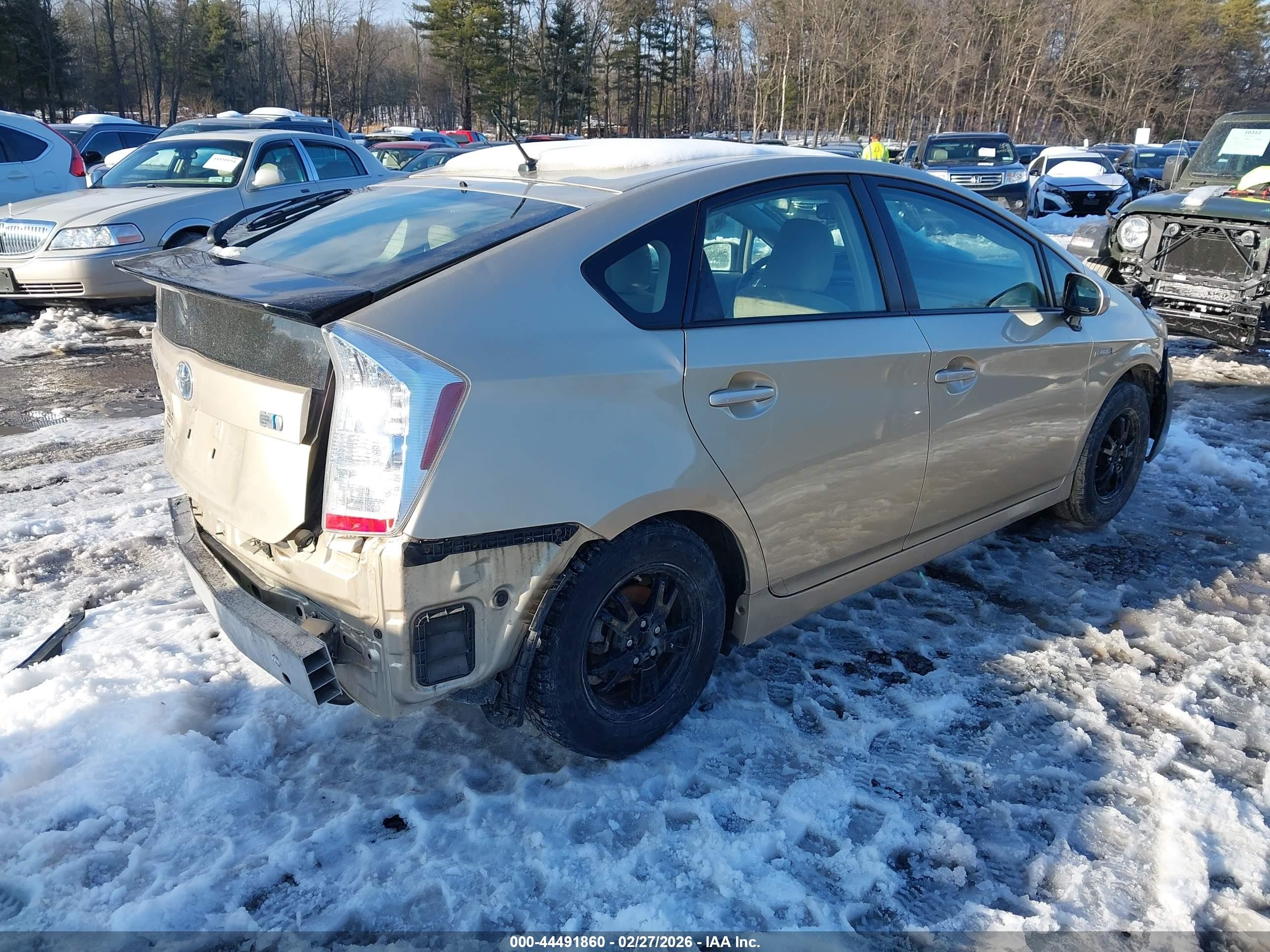 2011 Toyota Prius Two Золотой vin: JTDKN3DU9B1447223