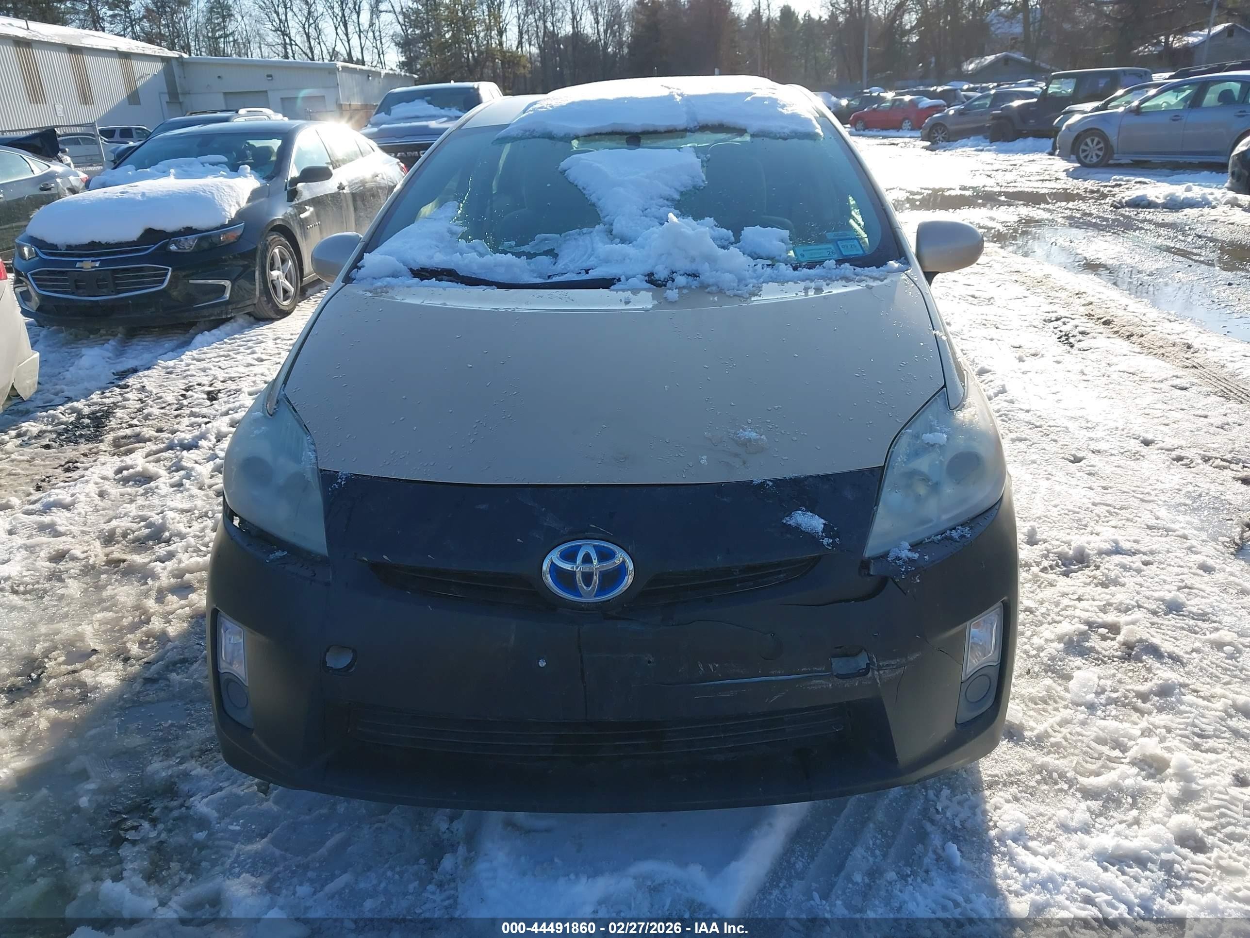 2011 Toyota Prius Two Золотой vin: JTDKN3DU9B1447223