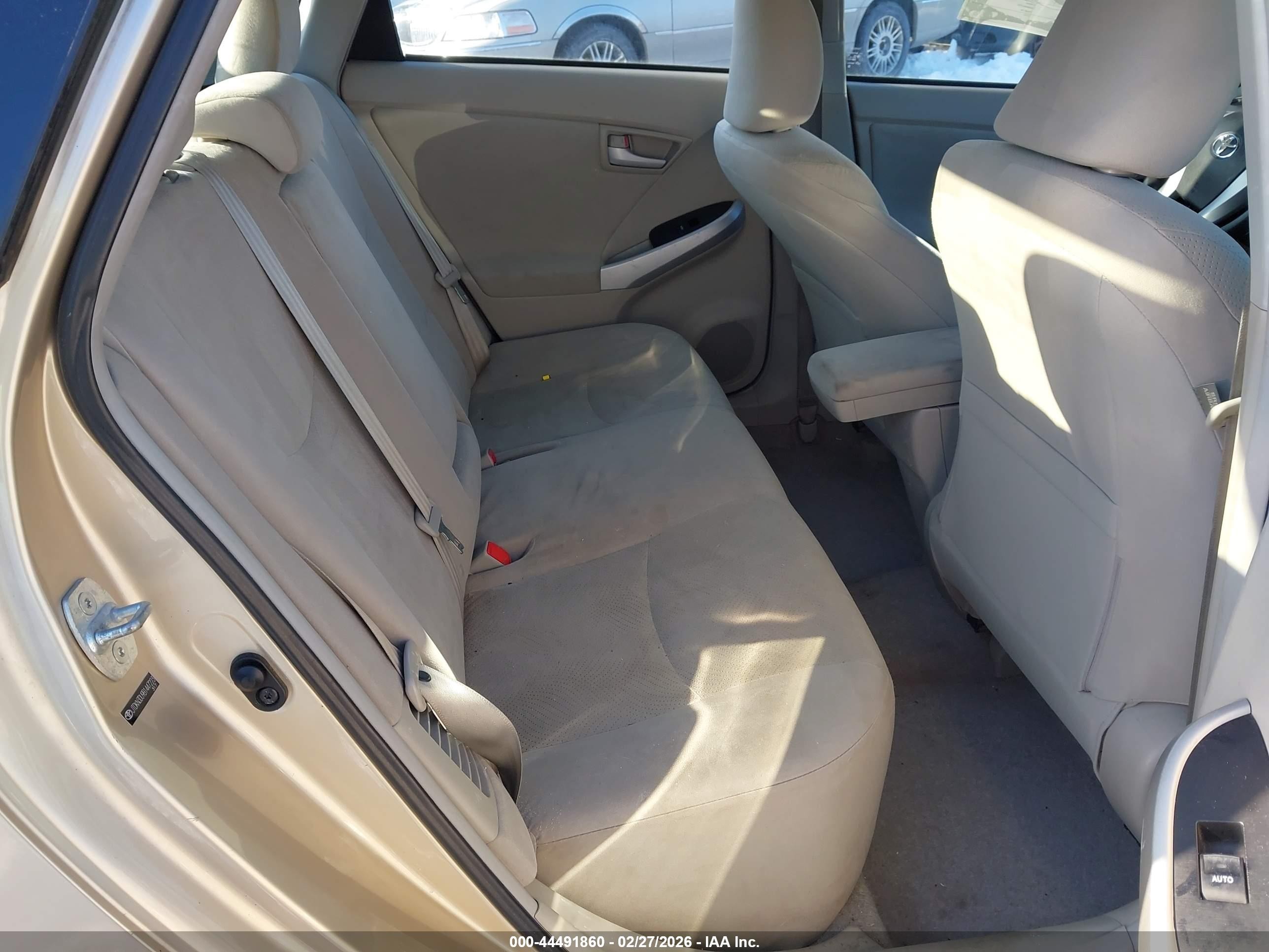 2011 Toyota Prius Two Золотой vin: JTDKN3DU9B1447223