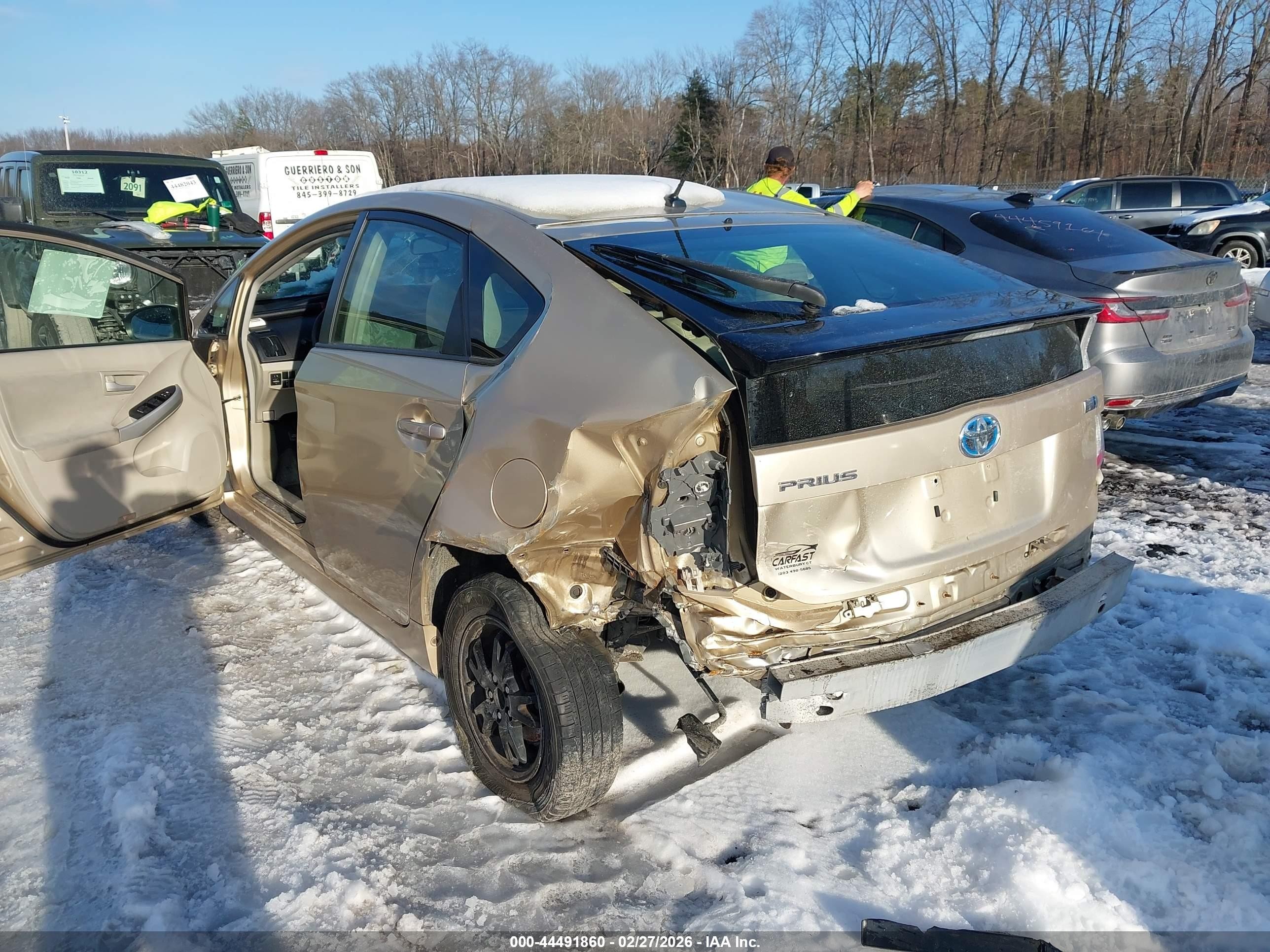 2011 Toyota Prius Two Золотой vin: JTDKN3DU9B1447223