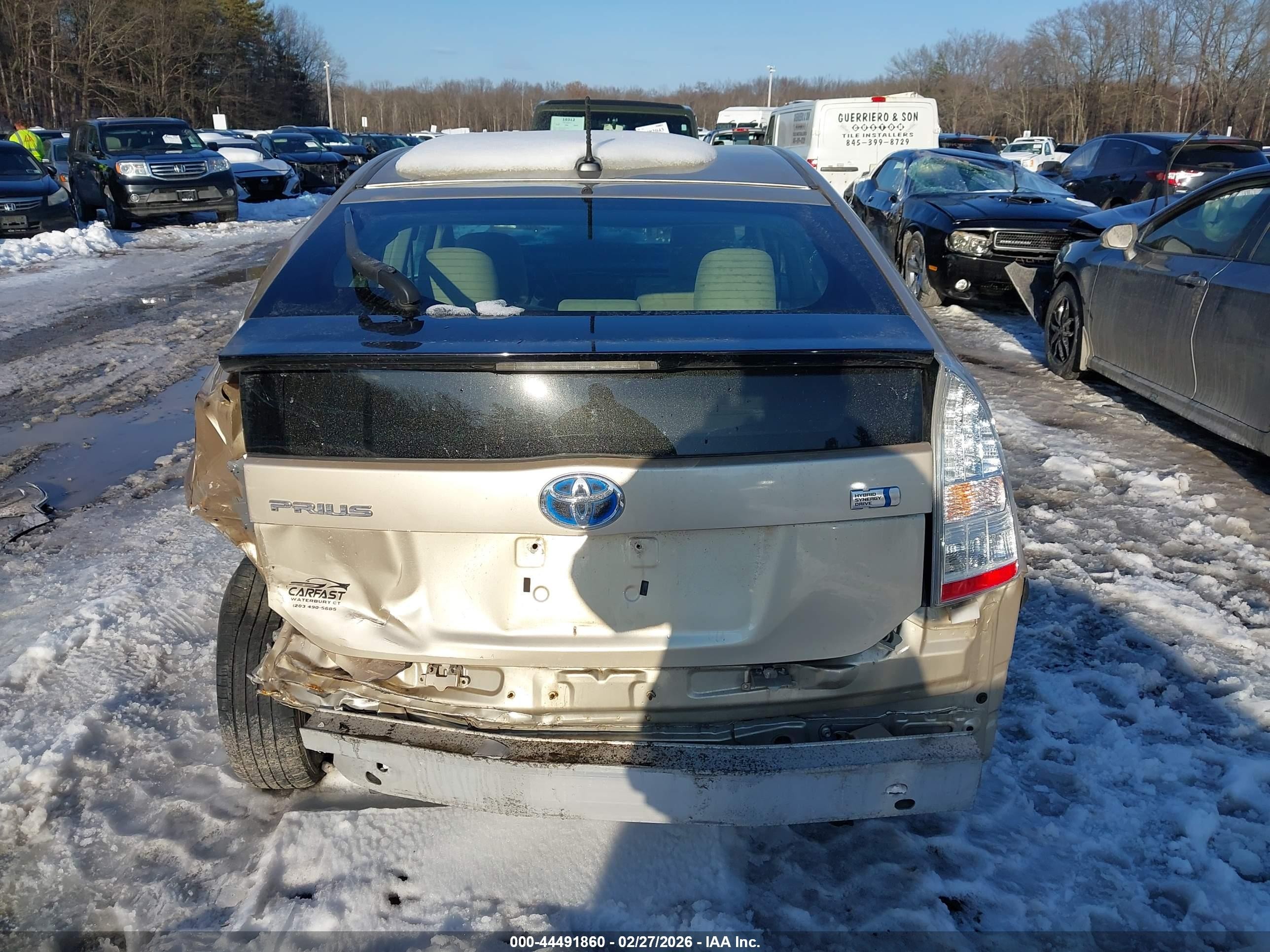 2011 Toyota Prius Two Золотой vin: JTDKN3DU9B1447223