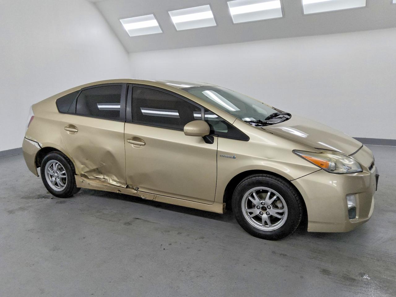2011 Toyota Prius Two Tan vin: JTDKN3DU9B1463308