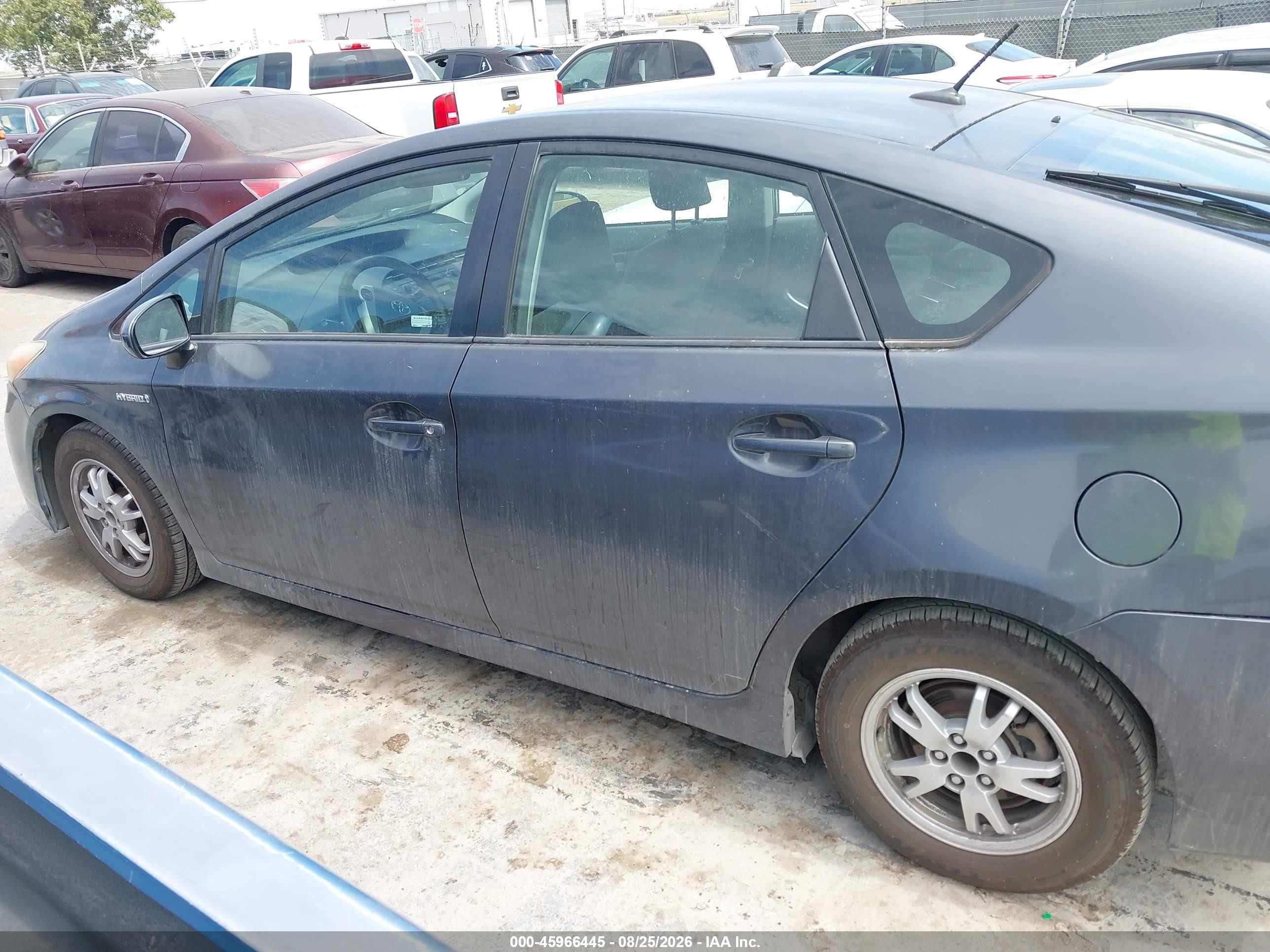 2011 Toyota Prius Two Серый vin: JTDKN3DU9B5311862