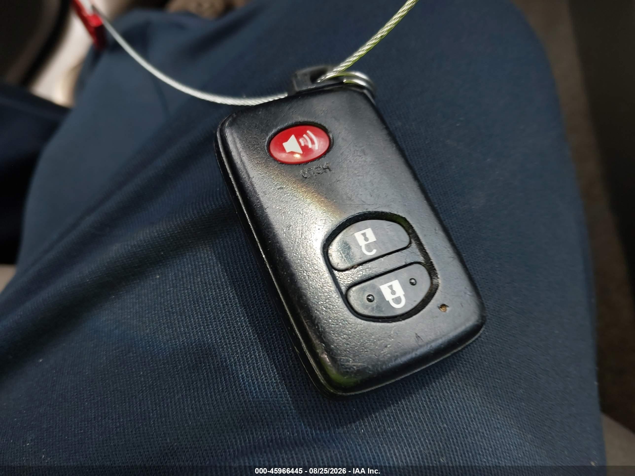 2011 Toyota Prius Two Серый vin: JTDKN3DU9B5311862
