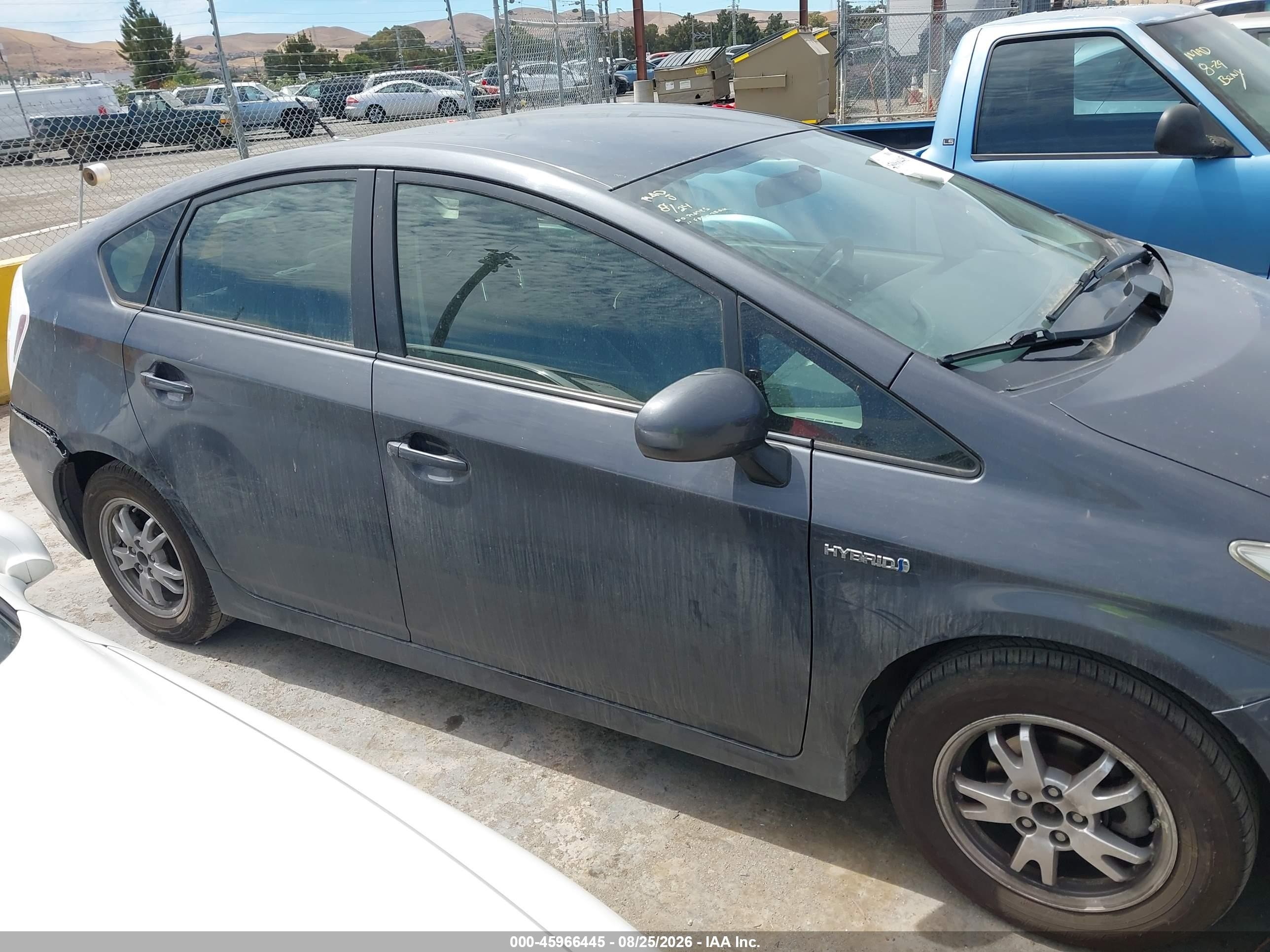 2011 Toyota Prius Two Серый vin: JTDKN3DU9B5311862