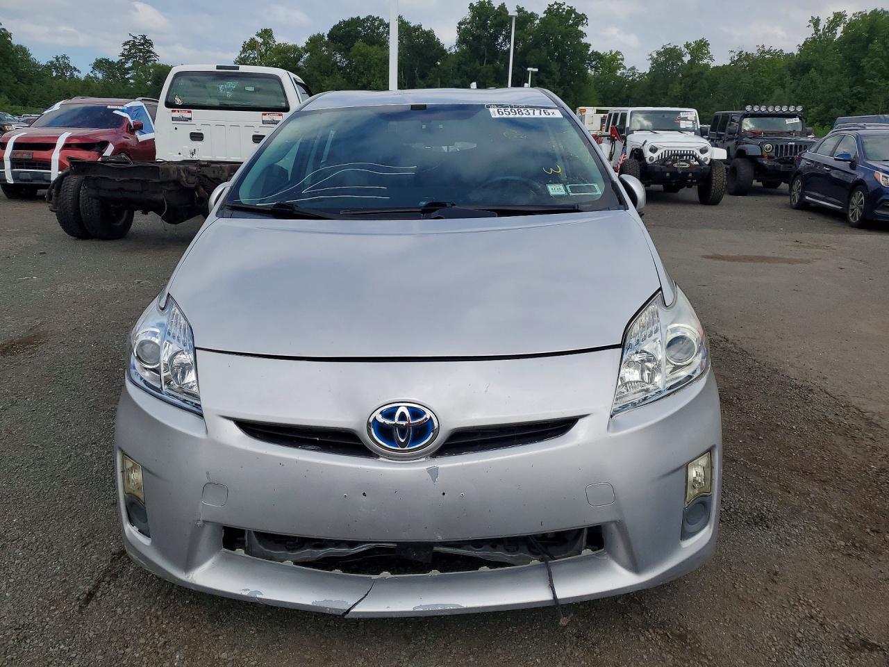 2011 Toyota Prius Two Серебряный vin: JTDKN3DU9B5327222