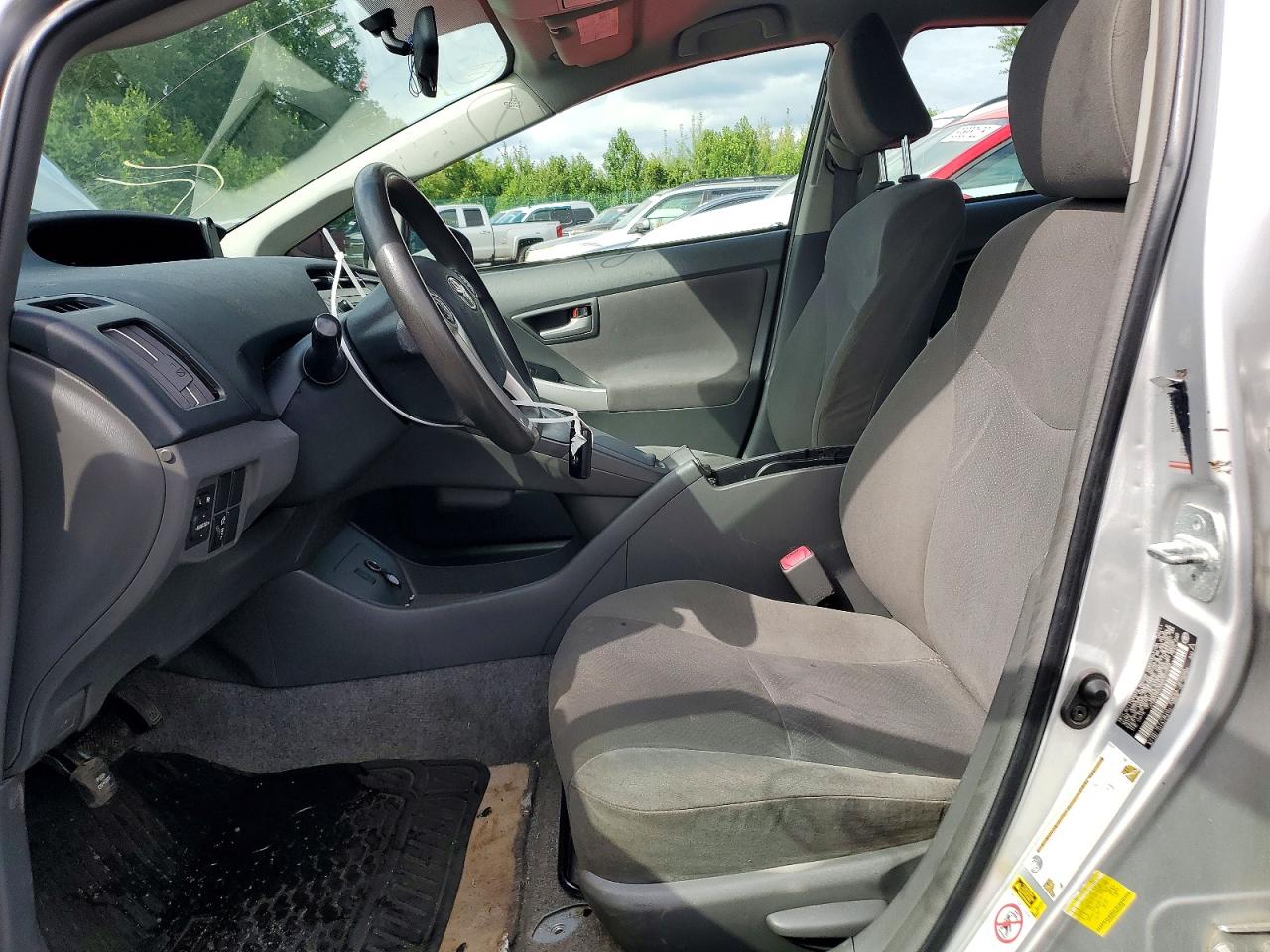 2011 Toyota Prius Two Серебряный vin: JTDKN3DU9B5327222