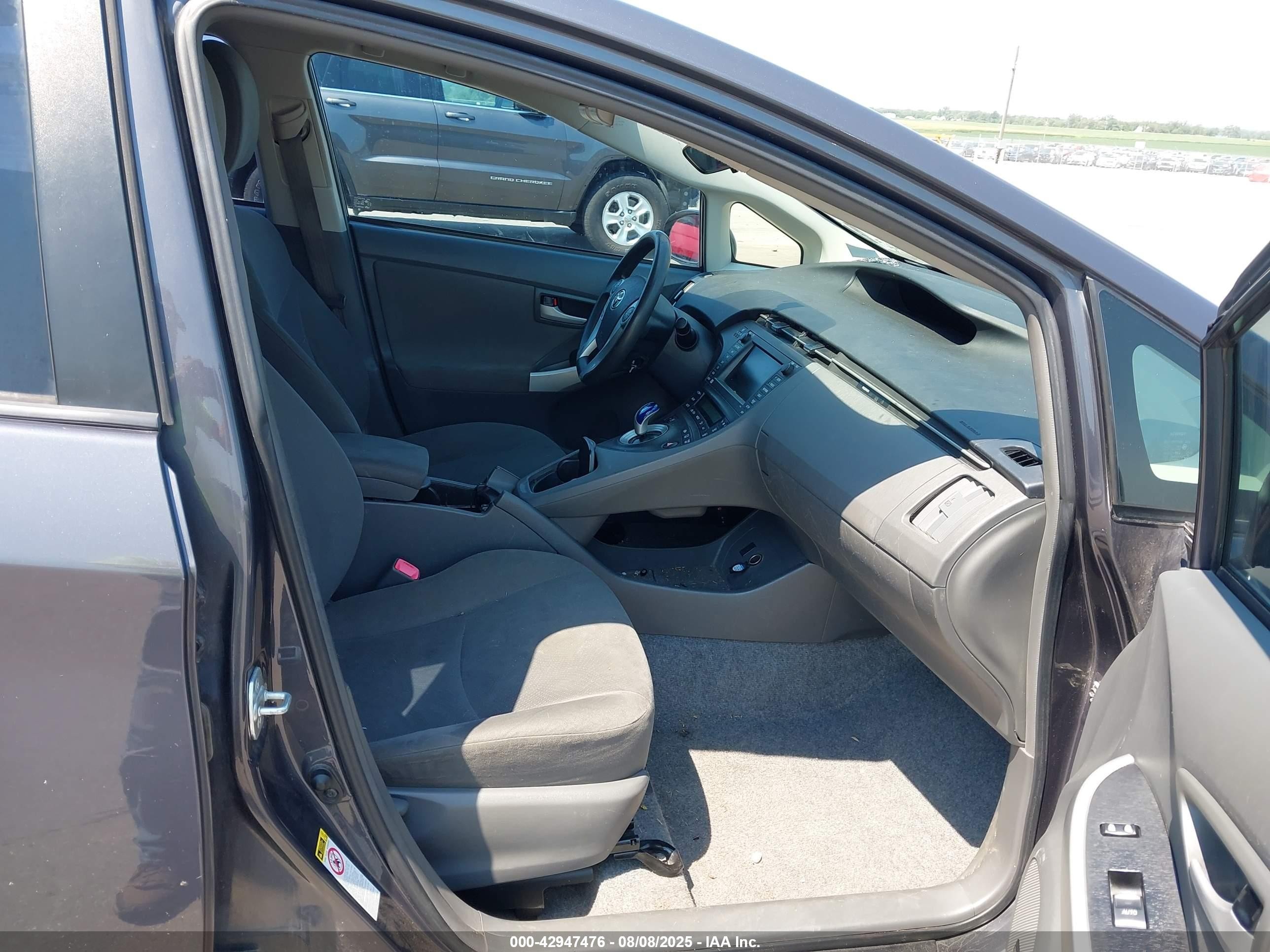 2011 Toyota Prius Three Серый vin: JTDKN3DU9B5339984
