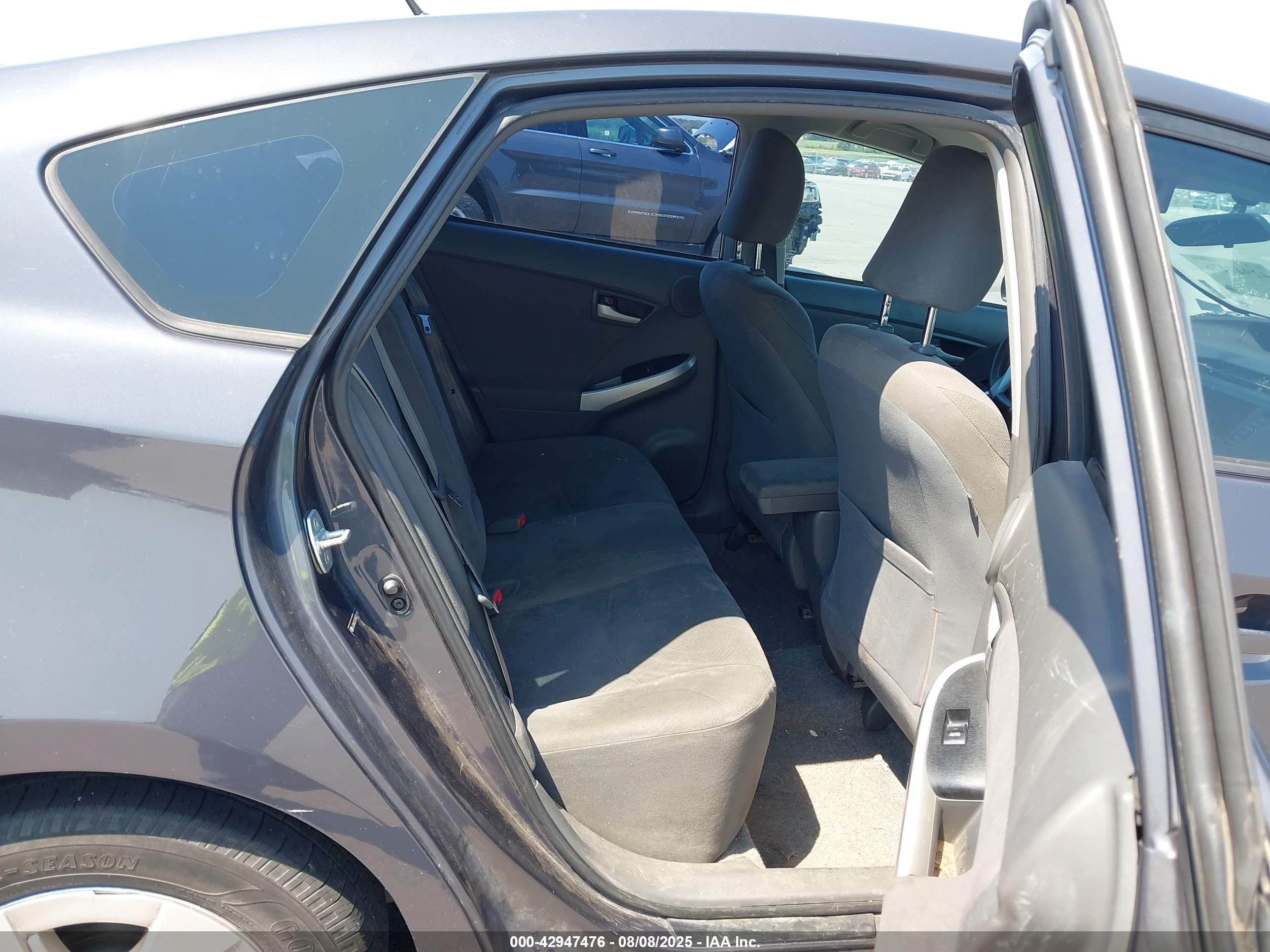 2011 Toyota Prius Three Серый vin: JTDKN3DU9B5339984