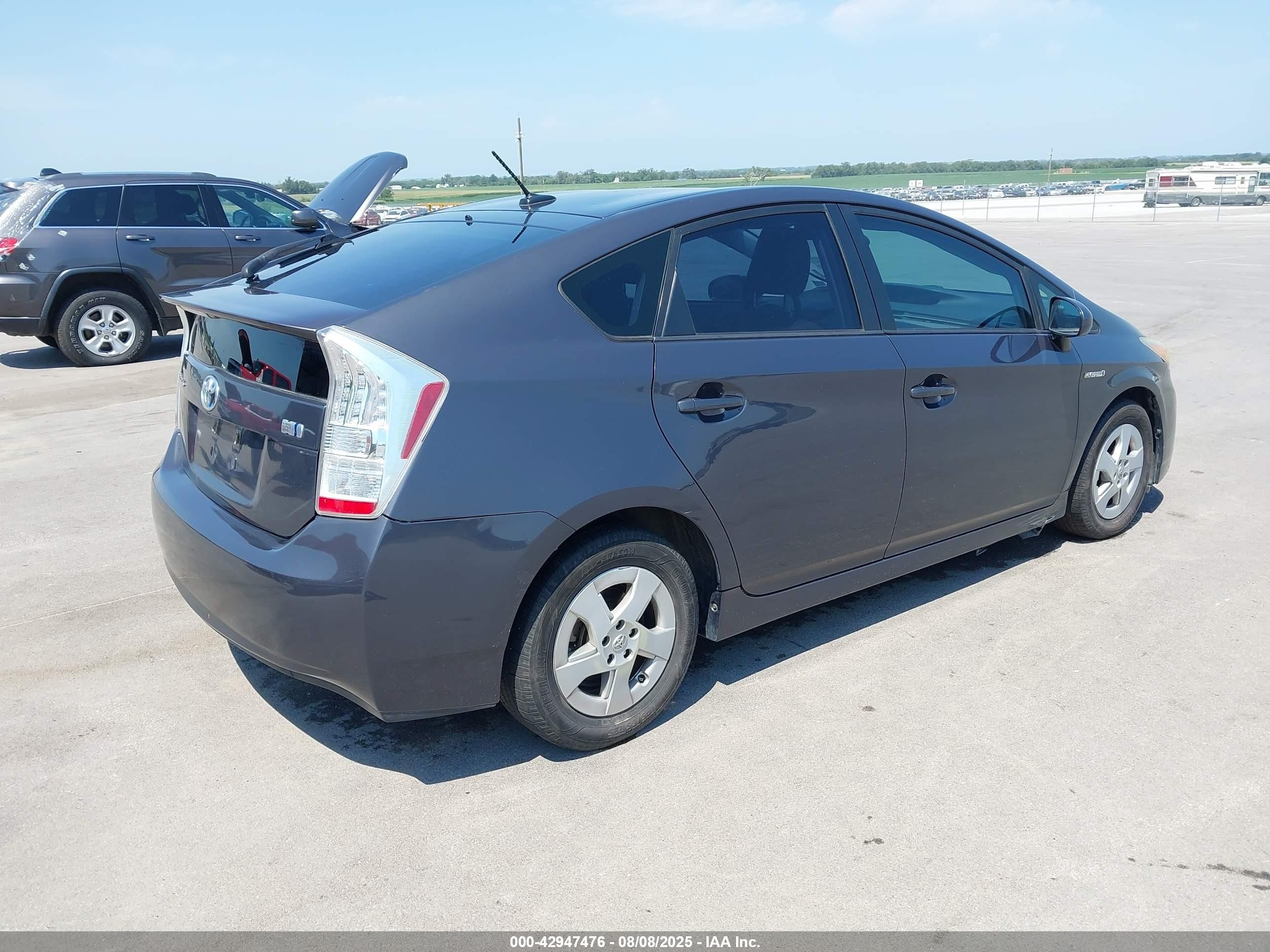 2011 Toyota Prius Three Серый vin: JTDKN3DU9B5339984