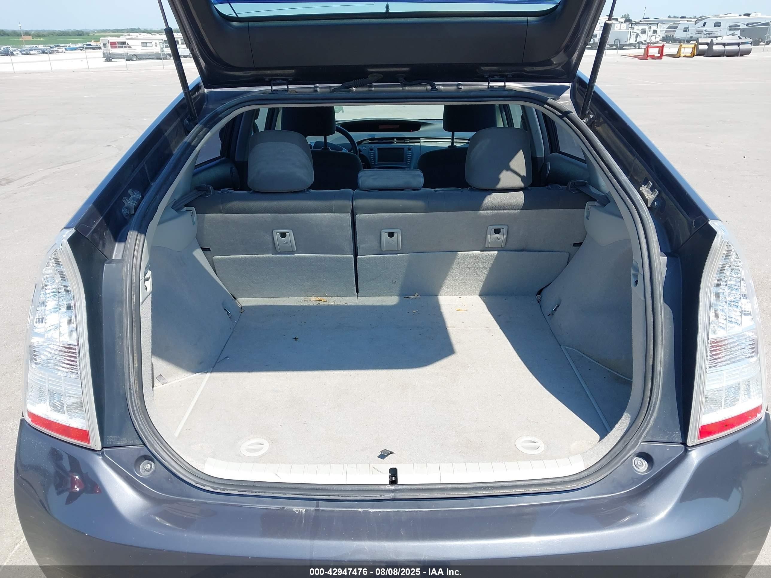 2011 Toyota Prius Three Серый vin: JTDKN3DU9B5339984