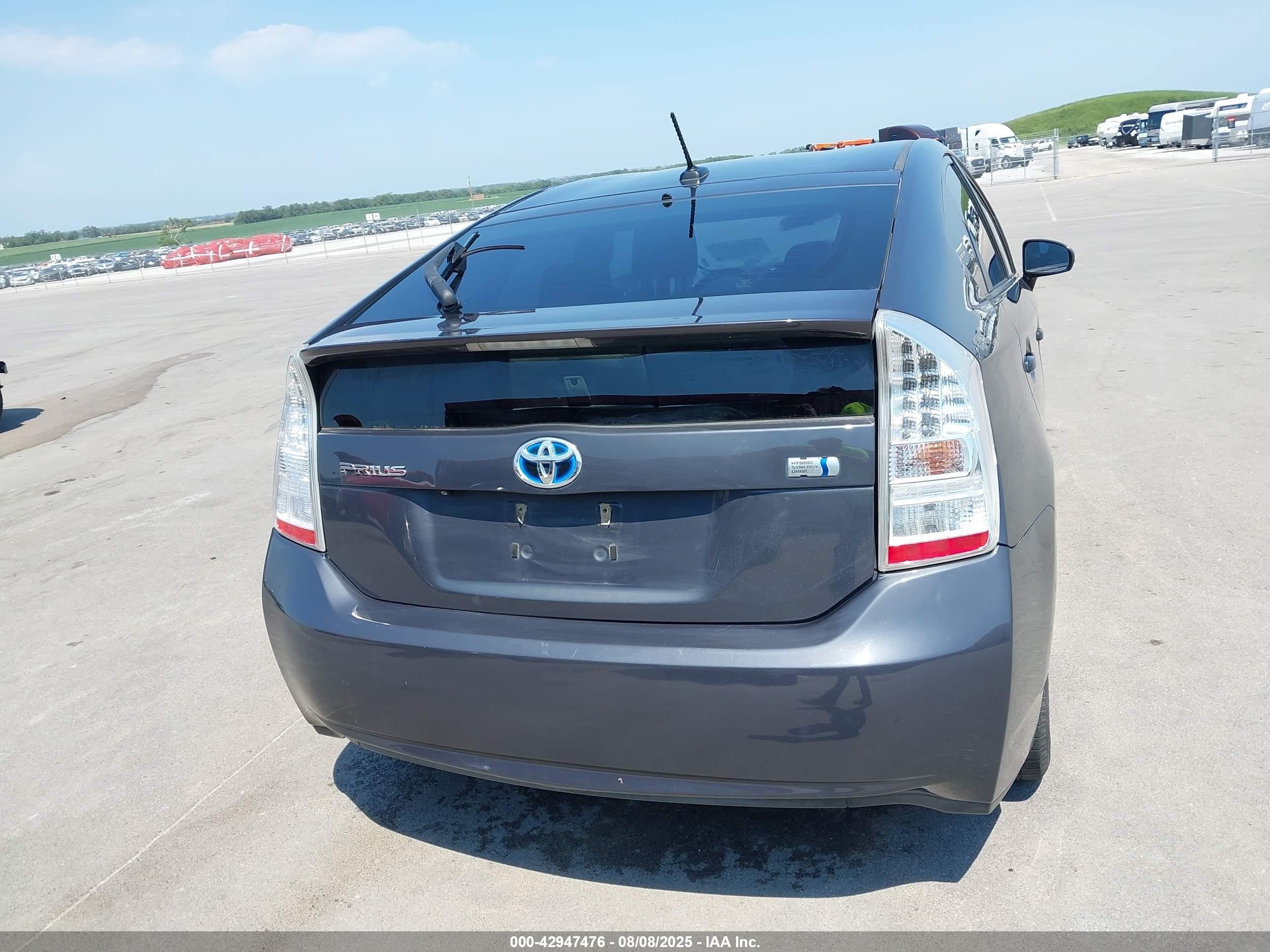 2011 Toyota Prius Three Серый vin: JTDKN3DU9B5339984