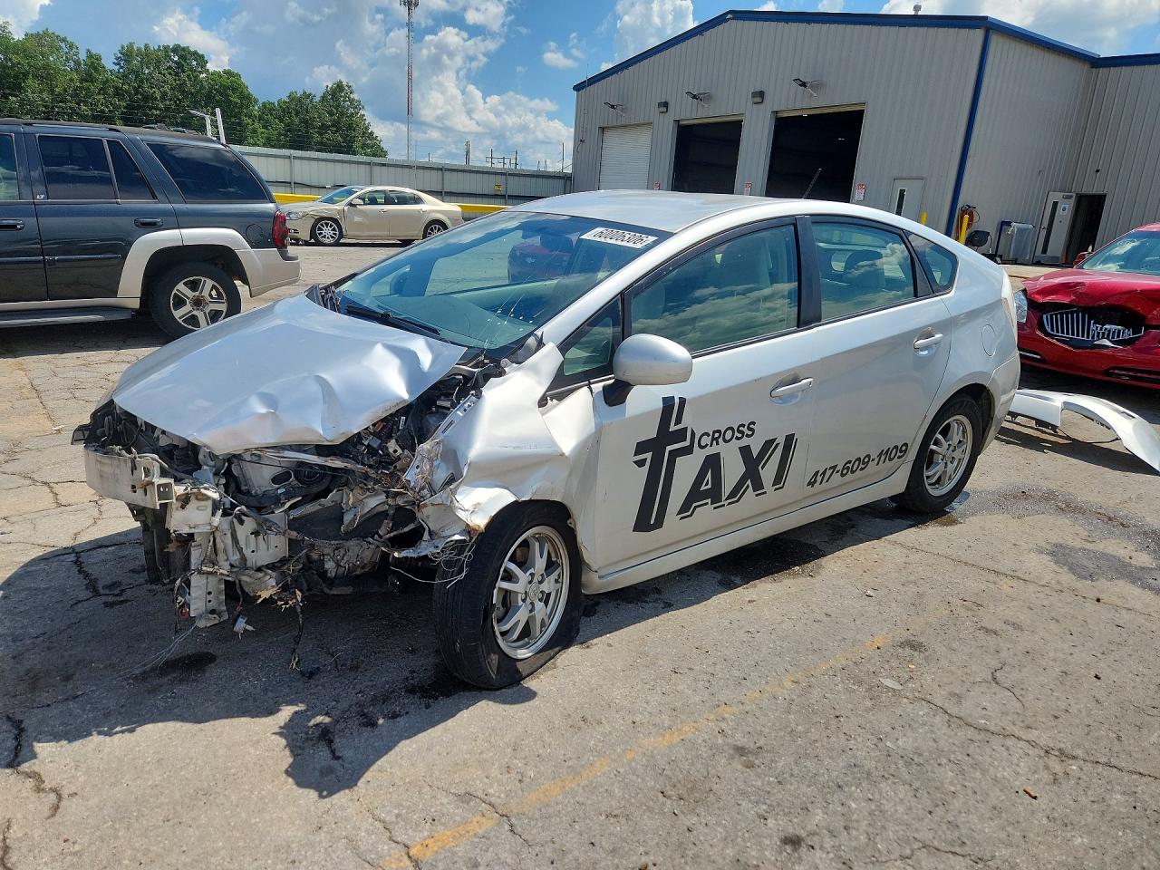 2011 Toyota Prius Two Серебряный vin: JTDKN3DU9B5342335