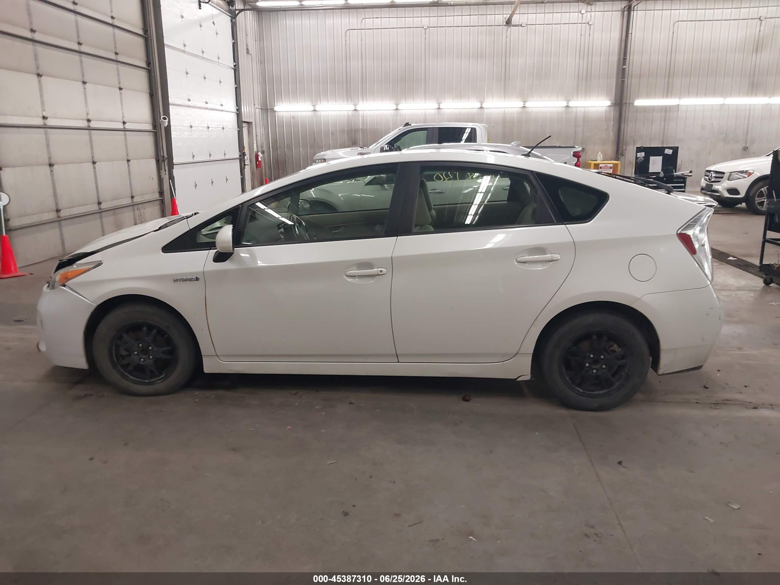 2012 Toyota Prius Two White vin: JTDKN3DU9C1520799