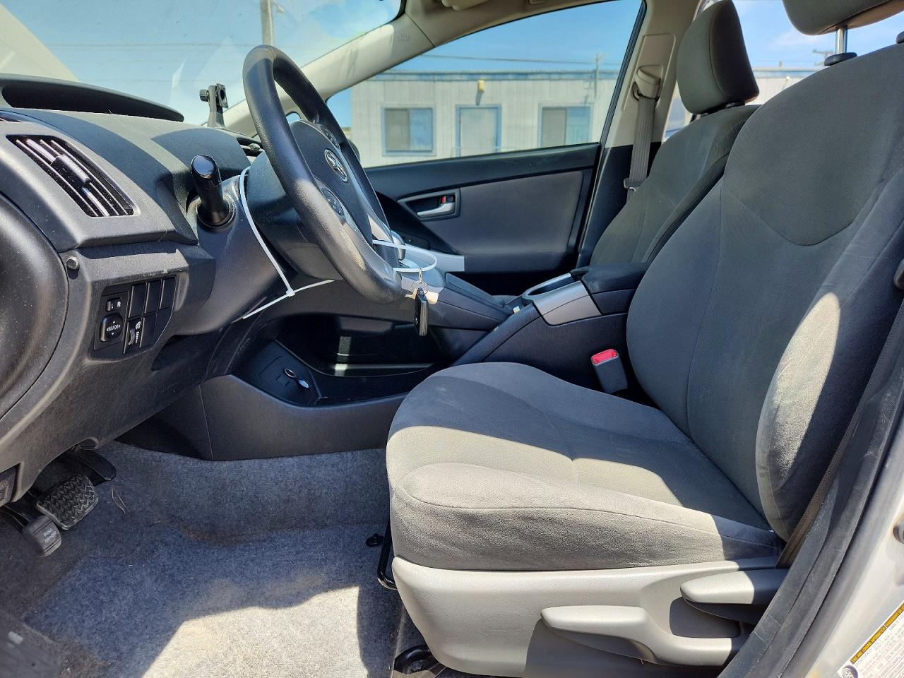 2012 Toyota Prius Two Серебряный vin: JTDKN3DU9C5513182