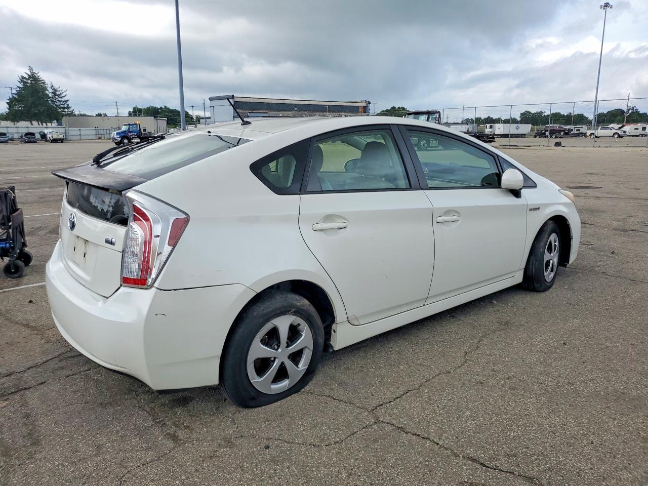 2013 Toyota Prius Two White vin: JTDKN3DU9D1641706