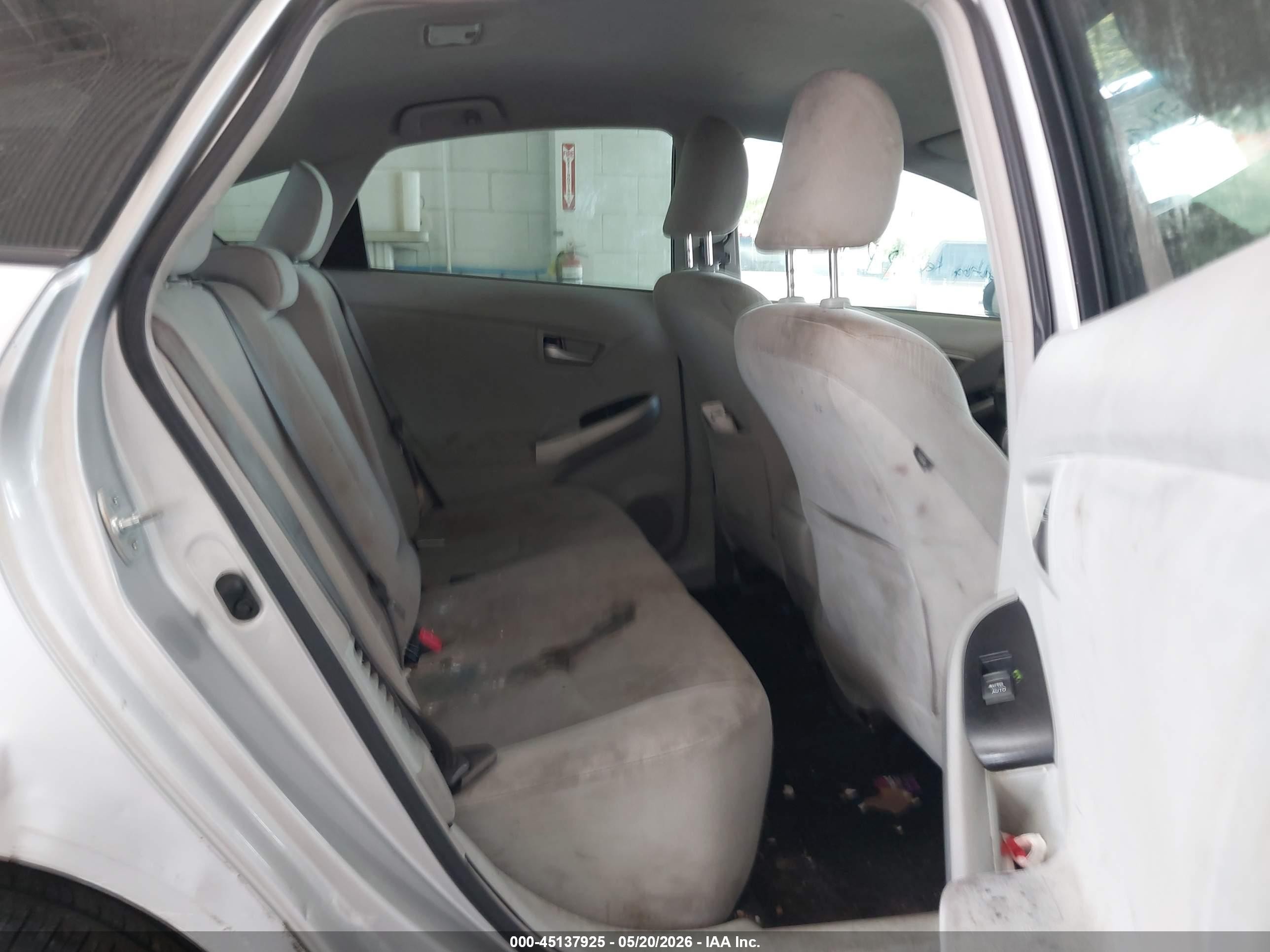 2013 Toyota Prius Three Silver vin: JTDKN3DU9D5553473