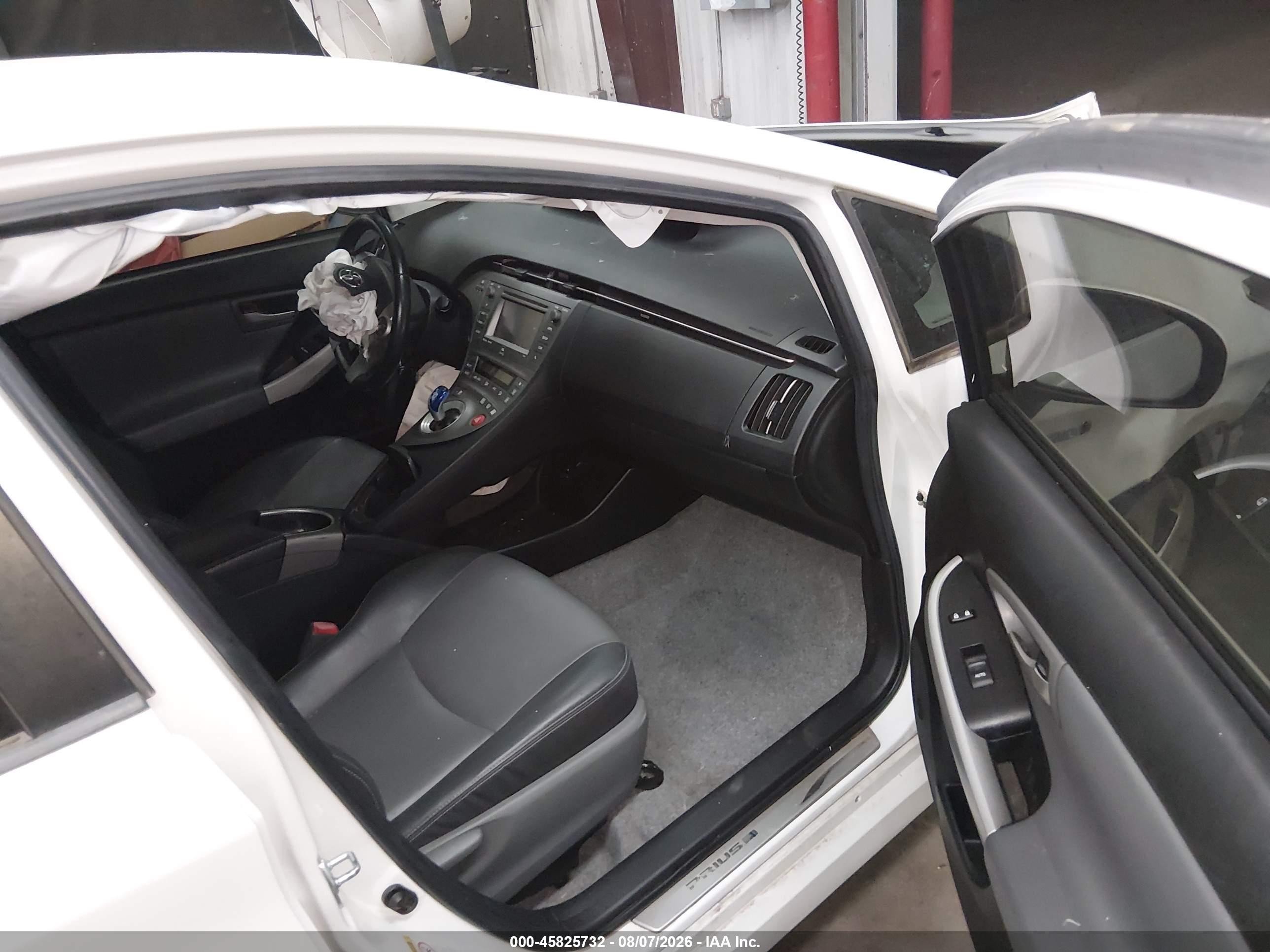 2013 Toyota Prius Four White vin: JTDKN3DU9D5563274