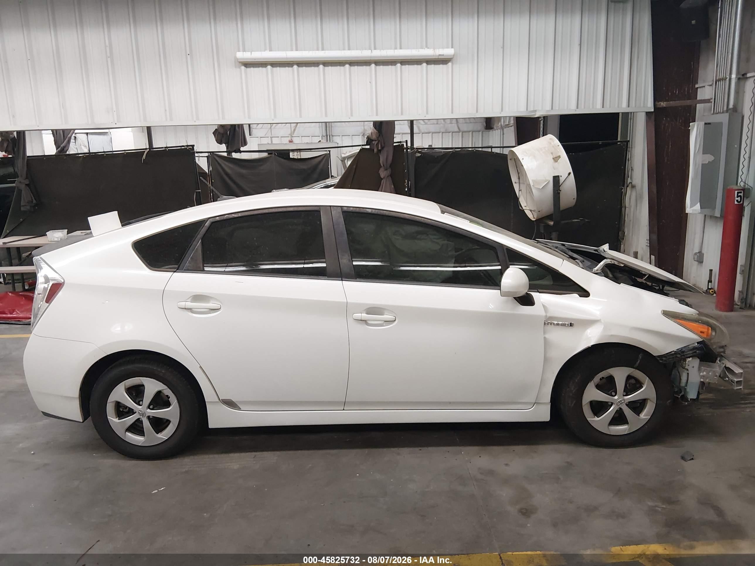 2013 Toyota Prius Four White vin: JTDKN3DU9D5563274