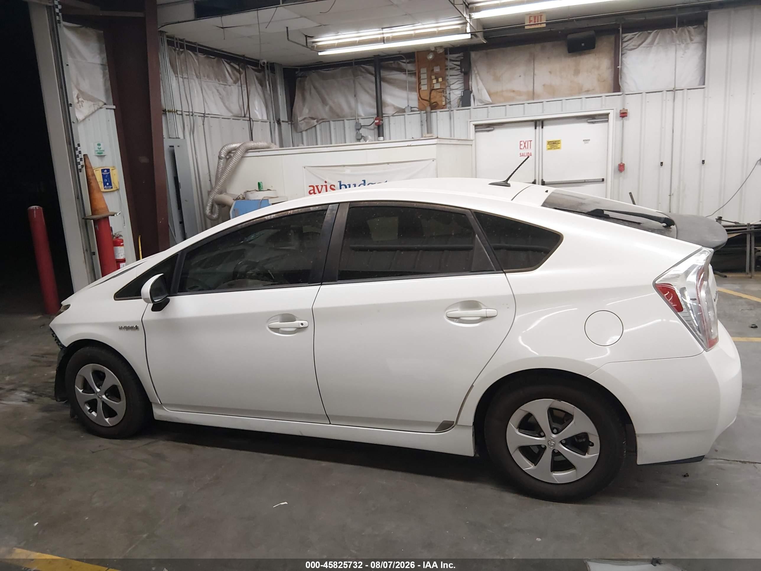 2013 Toyota Prius Four White vin: JTDKN3DU9D5563274