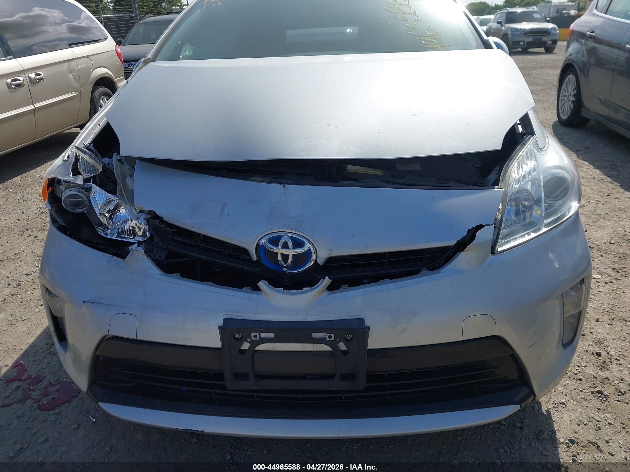 2014 Toyota Prius Three Серебряный vin: JTDKN3DU9E0375126