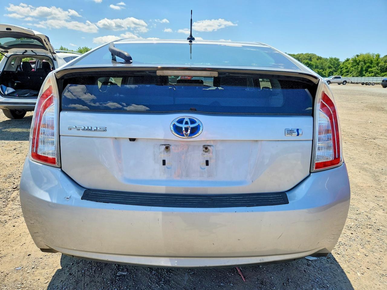 2015 Toyota Prius Three Серебряный vin: JTDKN3DU9F0405050