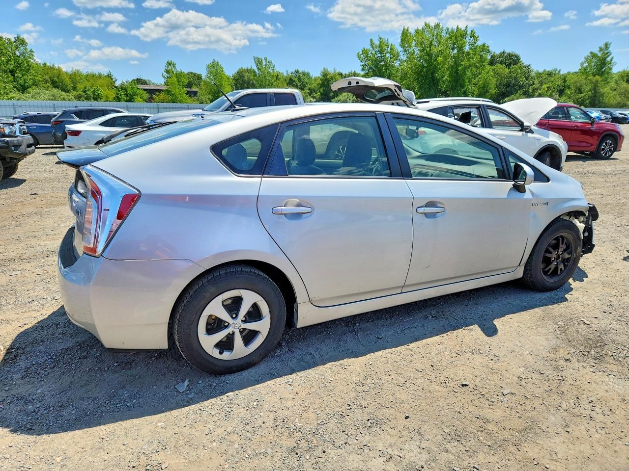 2015 Toyota Prius Three Серебряный vin: JTDKN3DU9F0405050