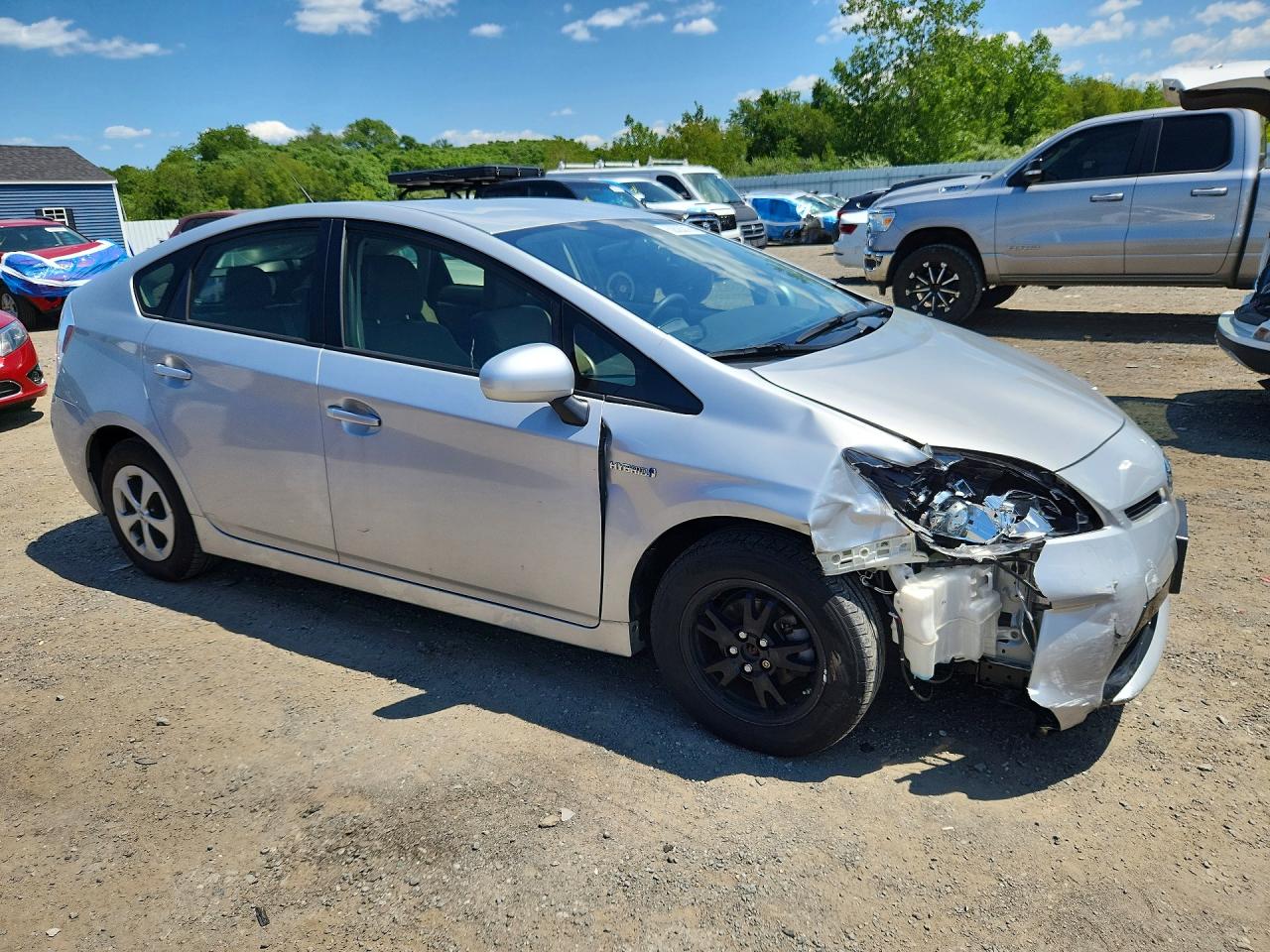 2015 Toyota Prius Three Серебряный vin: JTDKN3DU9F0405050