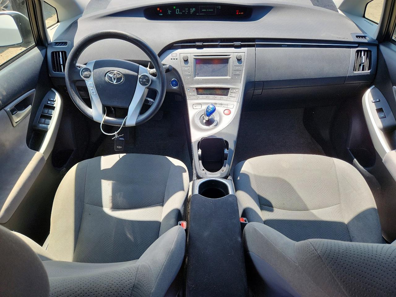 2015 Toyota Prius Three Серебряный vin: JTDKN3DU9F0405050