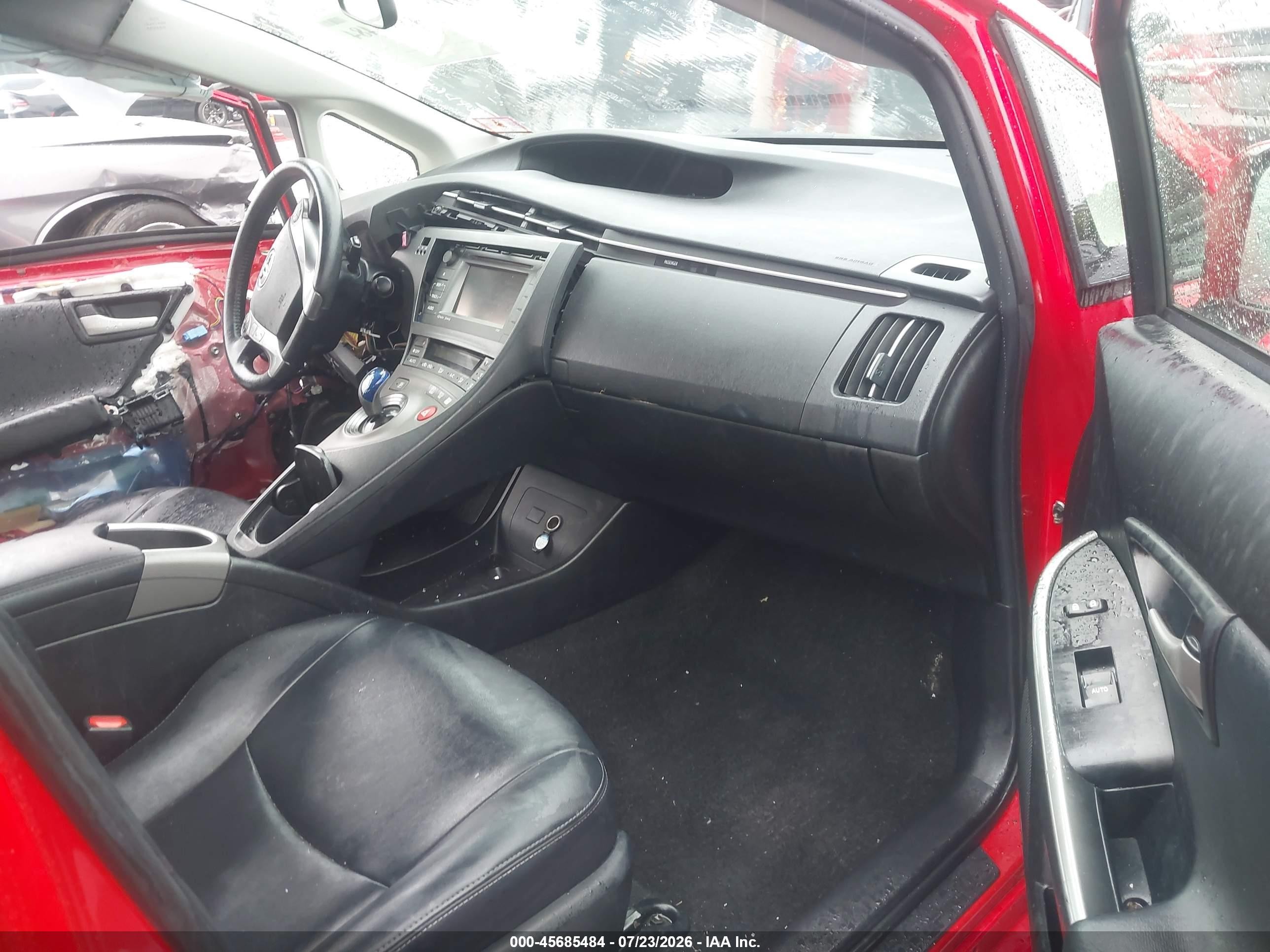 2015 Toyota Prius Persona Series Special Edition Red vin: JTDKN3DU9F0417103