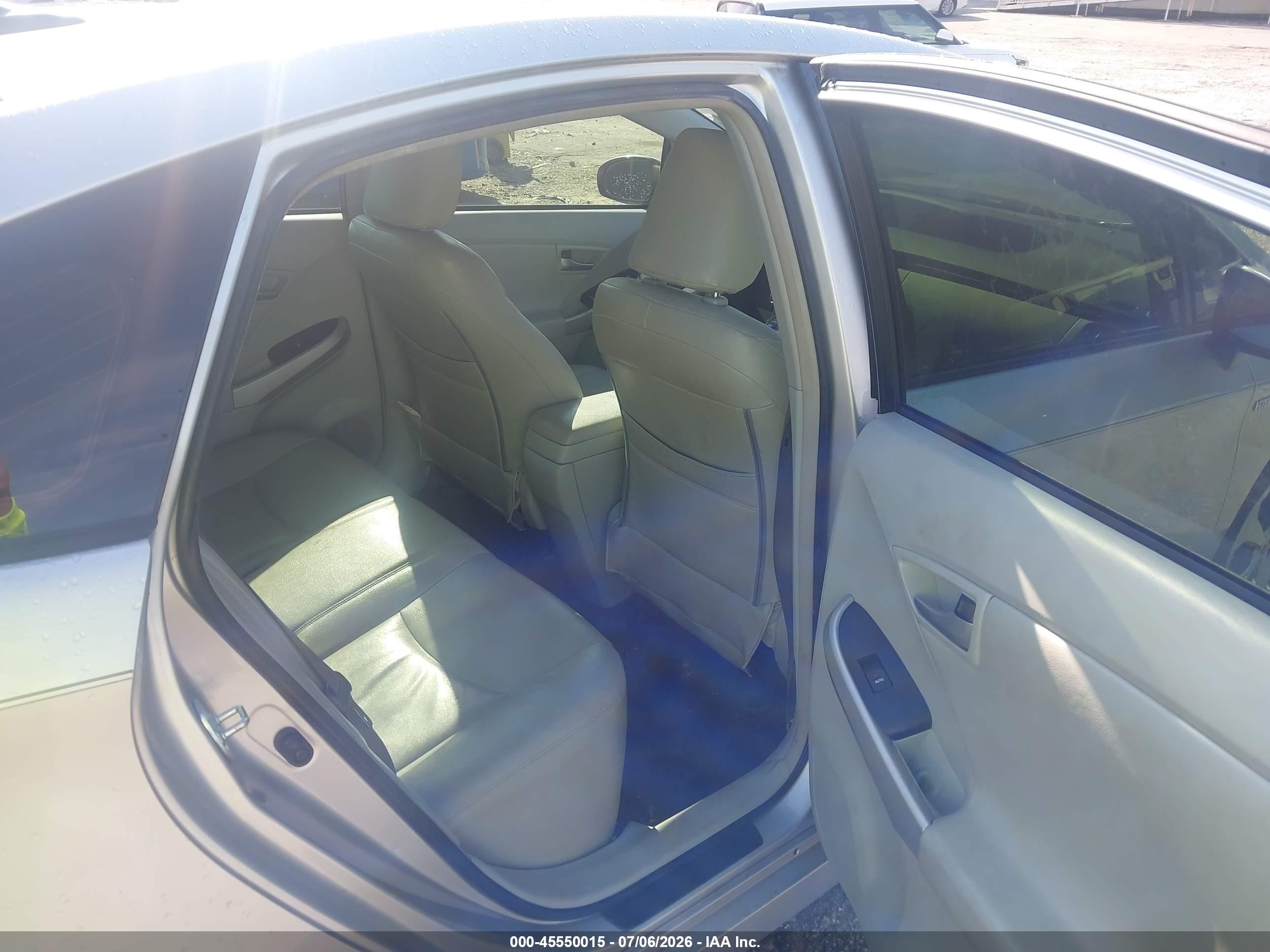 2015 Toyota Prius Three Silver vin: JTDKN3DU9F0426898