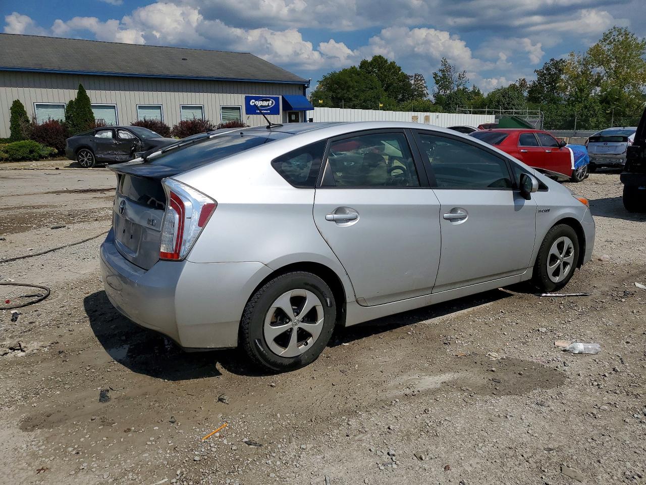 2015 Toyota Prius Three Серебряный vin: JTDKN3DU9F0436234