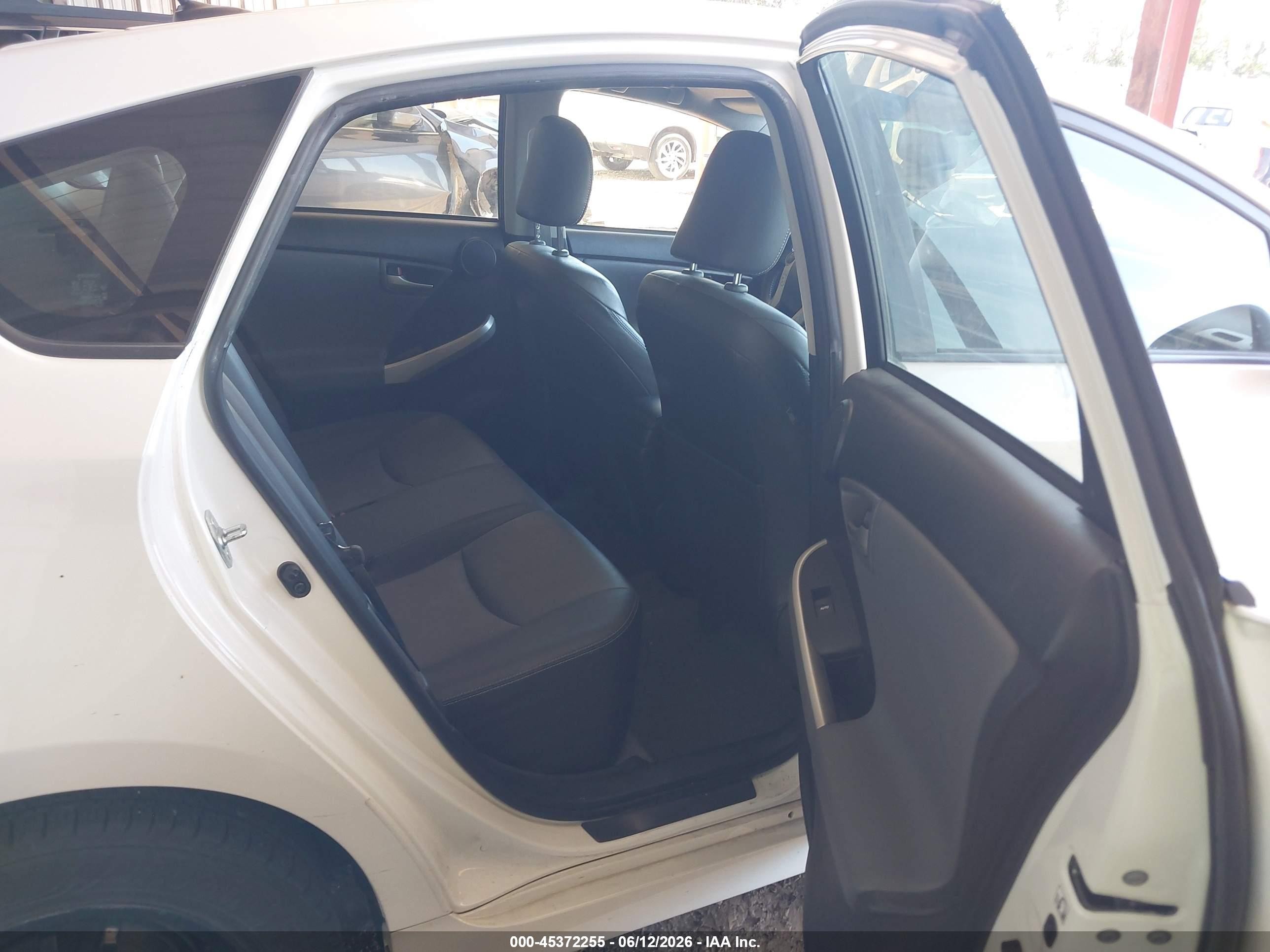 2015 Toyota Prius Four White vin: JTDKN3DU9F0436833