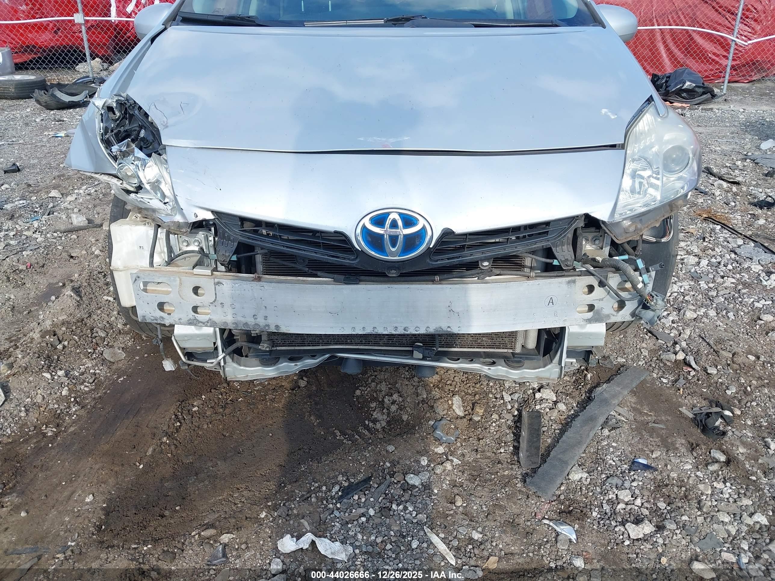 2015 Toyota Prius Two Серый vin: JTDKN3DU9F0448755