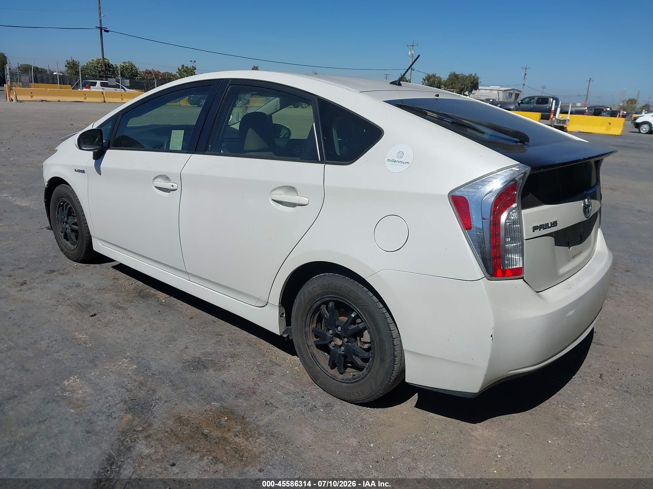 2015 Toyota Prius Two Белый vin: JTDKN3DU9F0469072