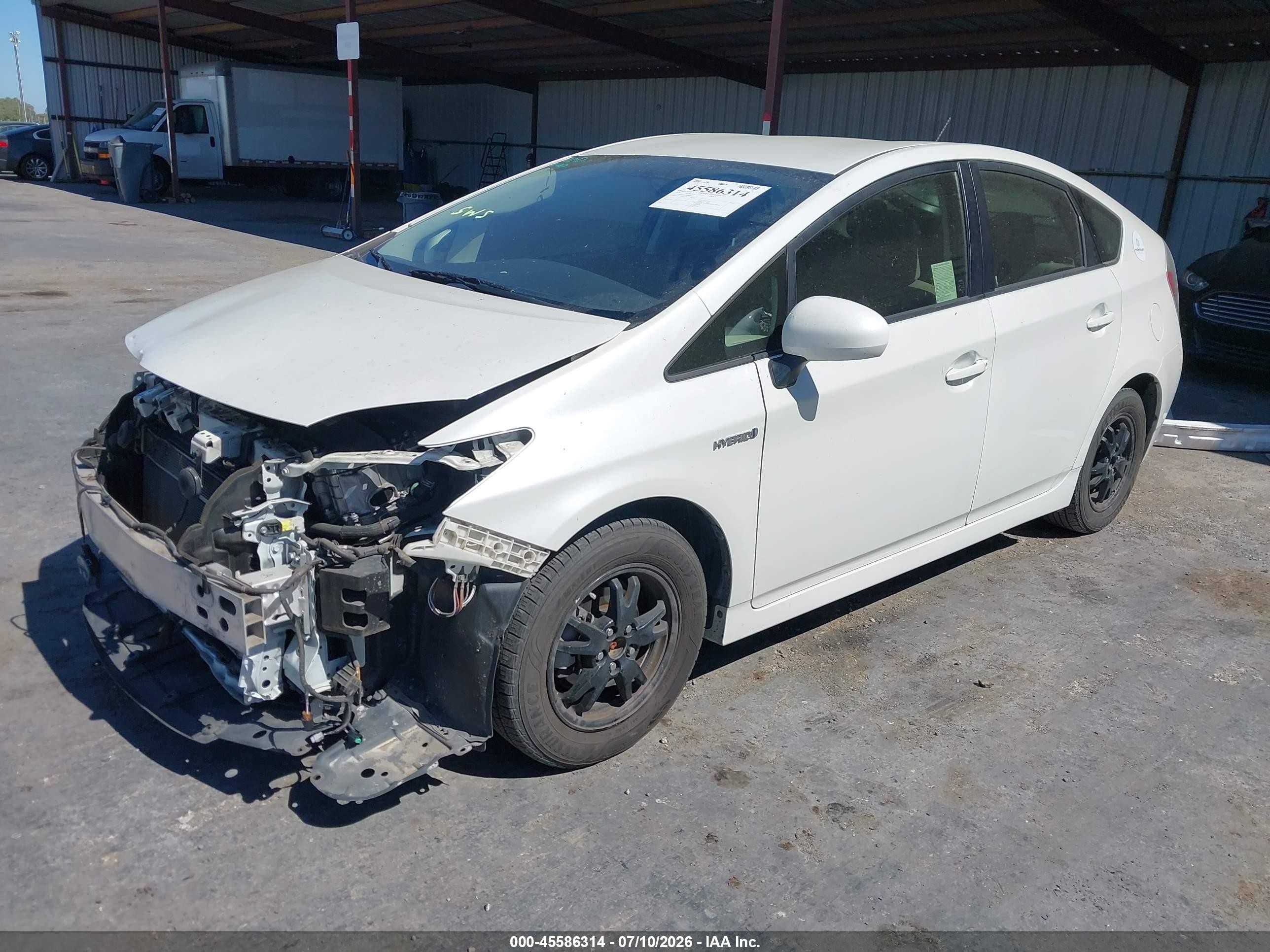 2015 Toyota Prius Two Белый vin: JTDKN3DU9F0469072