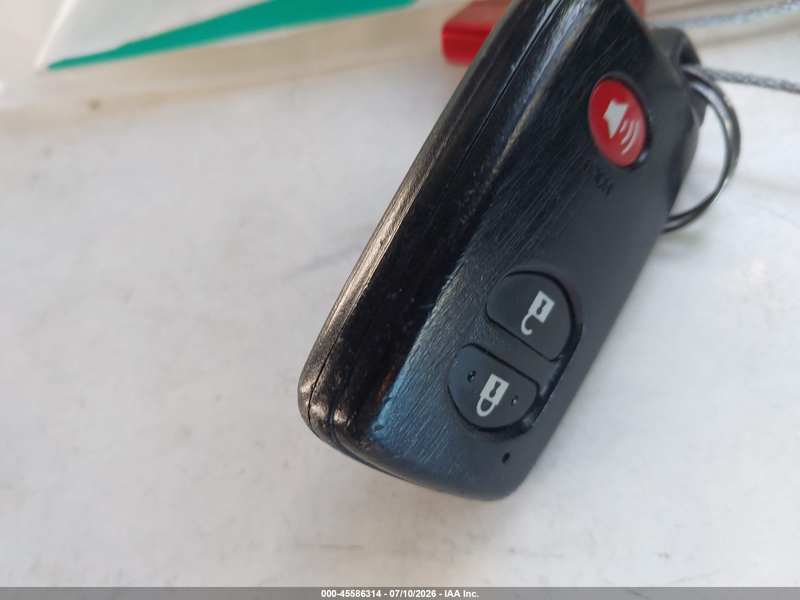 2015 Toyota Prius Two Белый vin: JTDKN3DU9F0469072